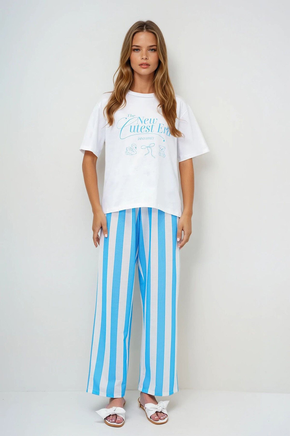 Mavi Beyaz Yazı Baskılı Basic T Shirt Ve Çizgili Pantolonlu Örme Pijama Takımı