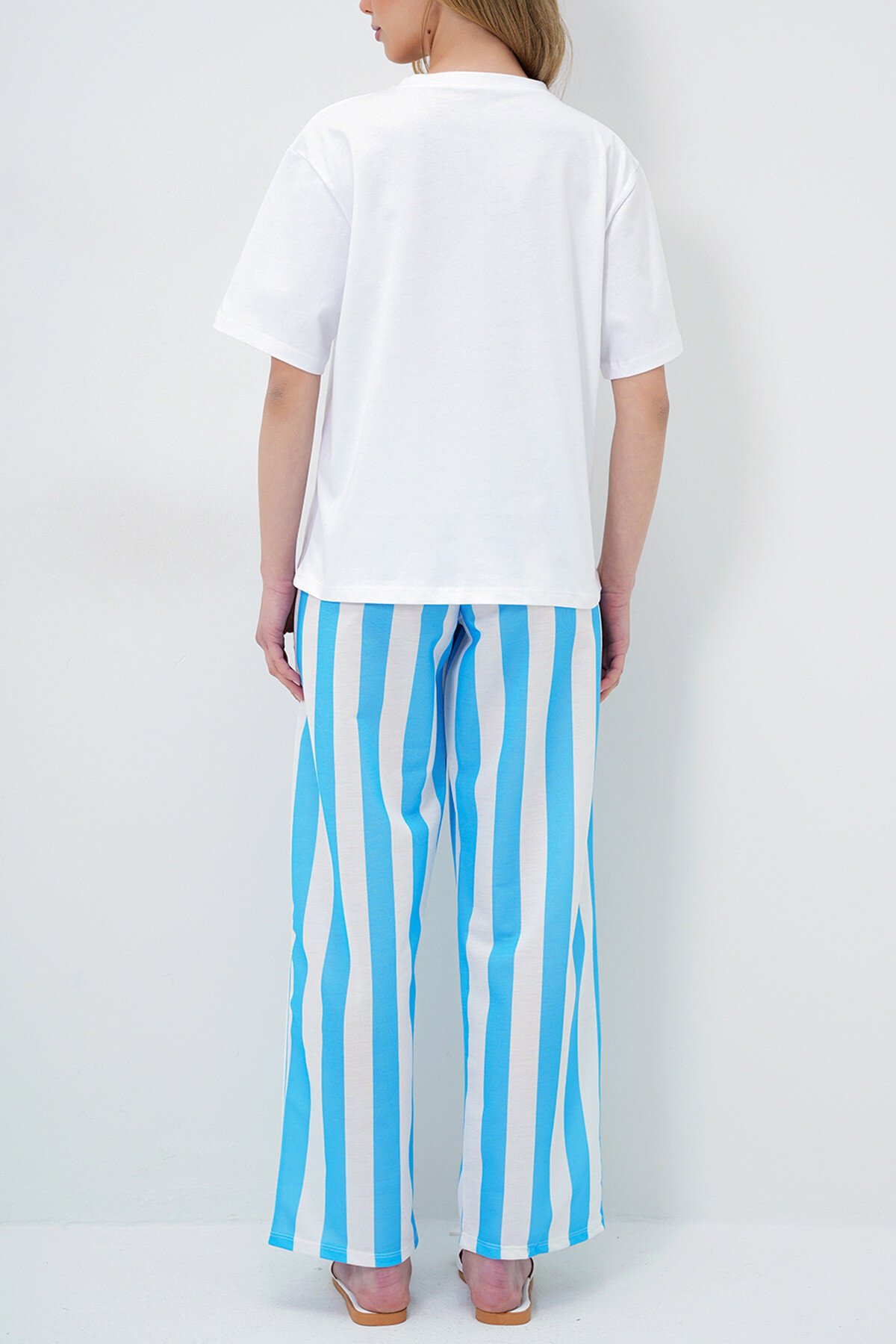 Mavi Beyaz Yazı Baskılı Basic T Shirt Ve Çizgili Pantolonlu Örme Pijama Takımı