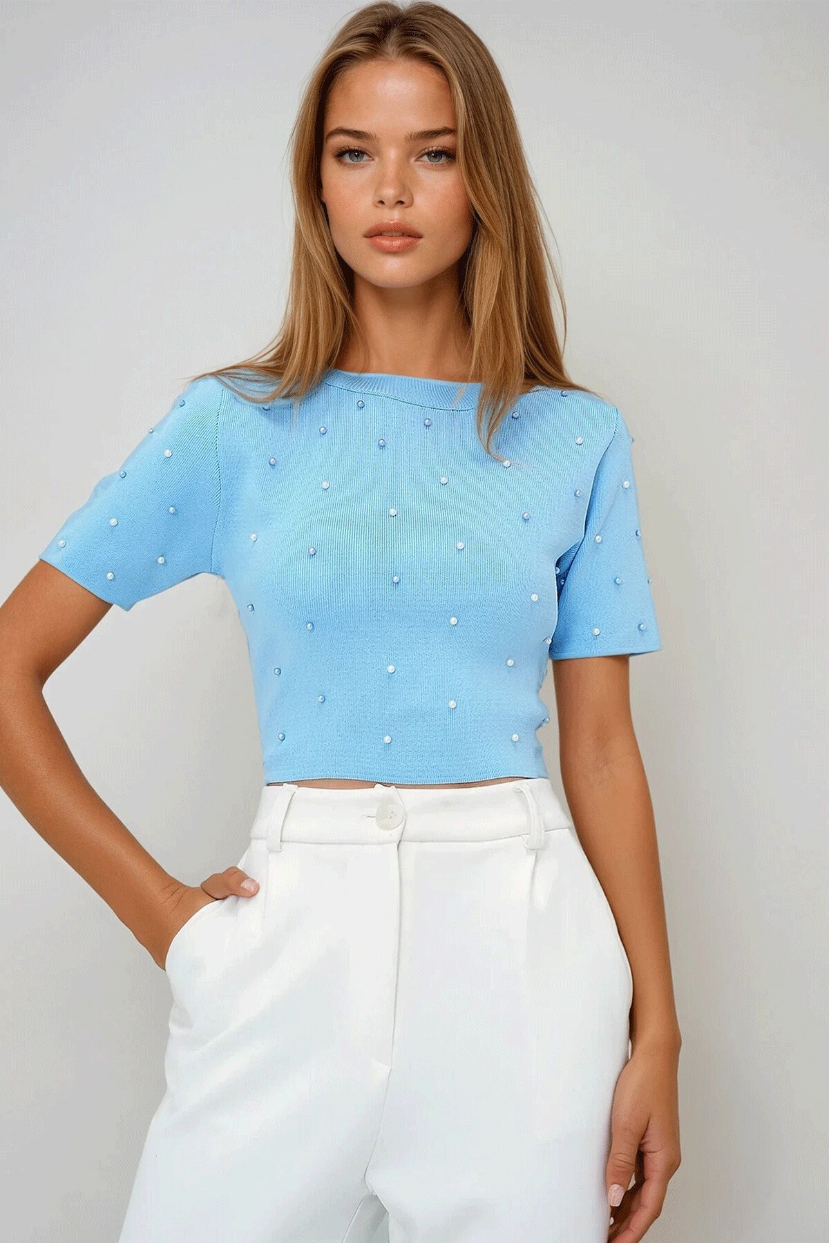 Mavi Bisiklet Yaka İnci Çakımlı  Triko Crop Bluz