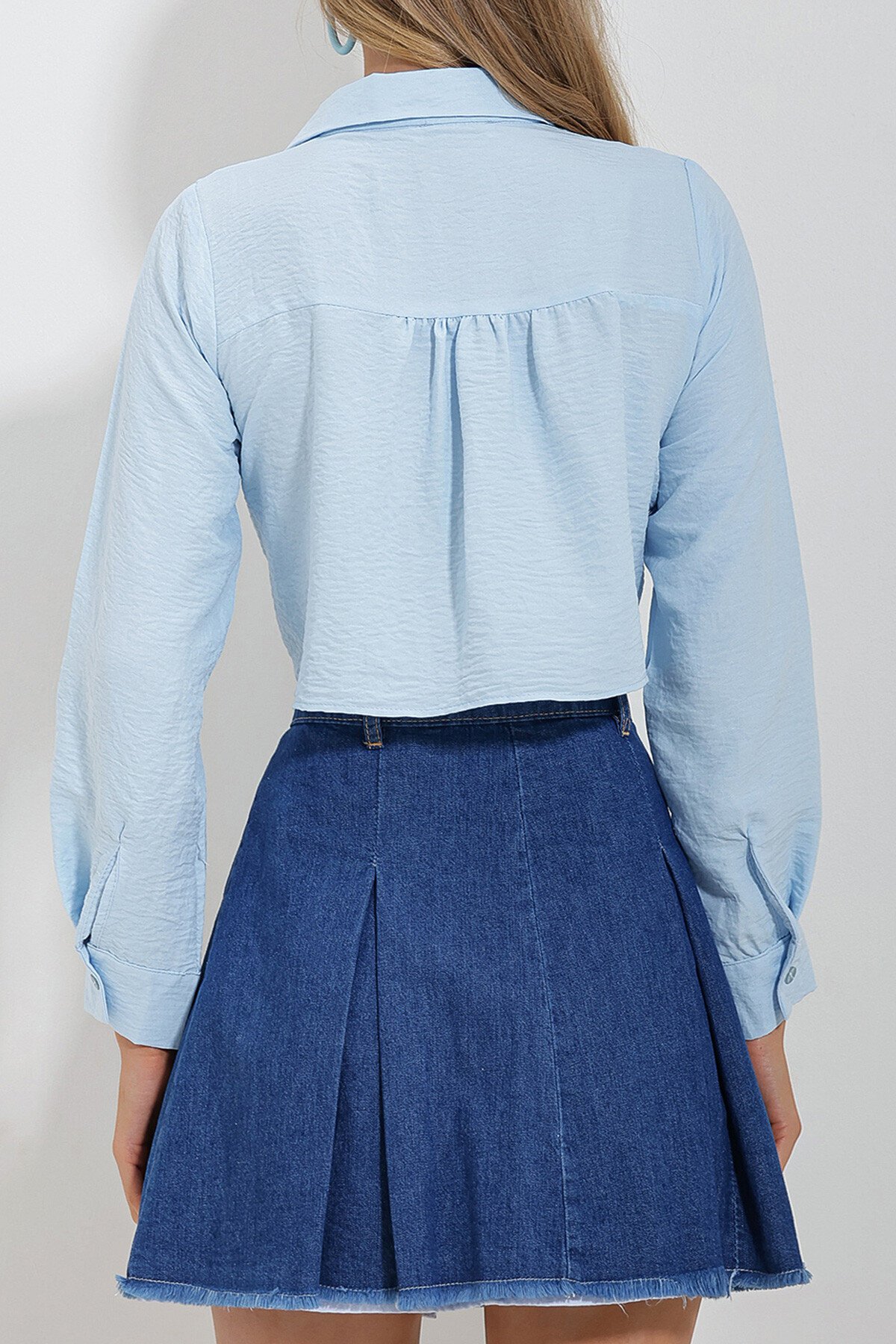 Mavi Çift Cepli Önden Bağlamalı Aerobin Crop Gömlek