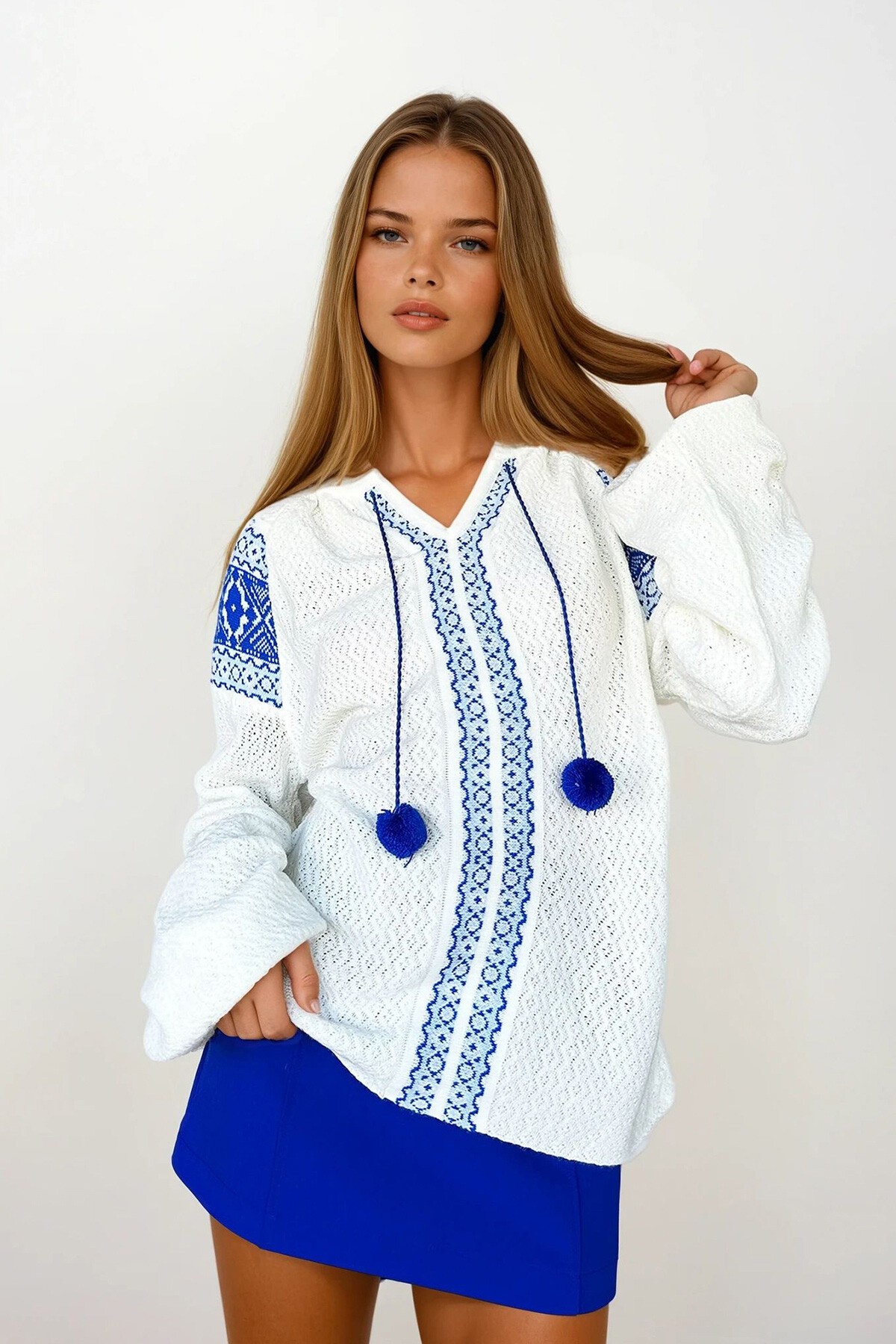 Mavi Etnik Desenli Ponponlu Triko Bluz