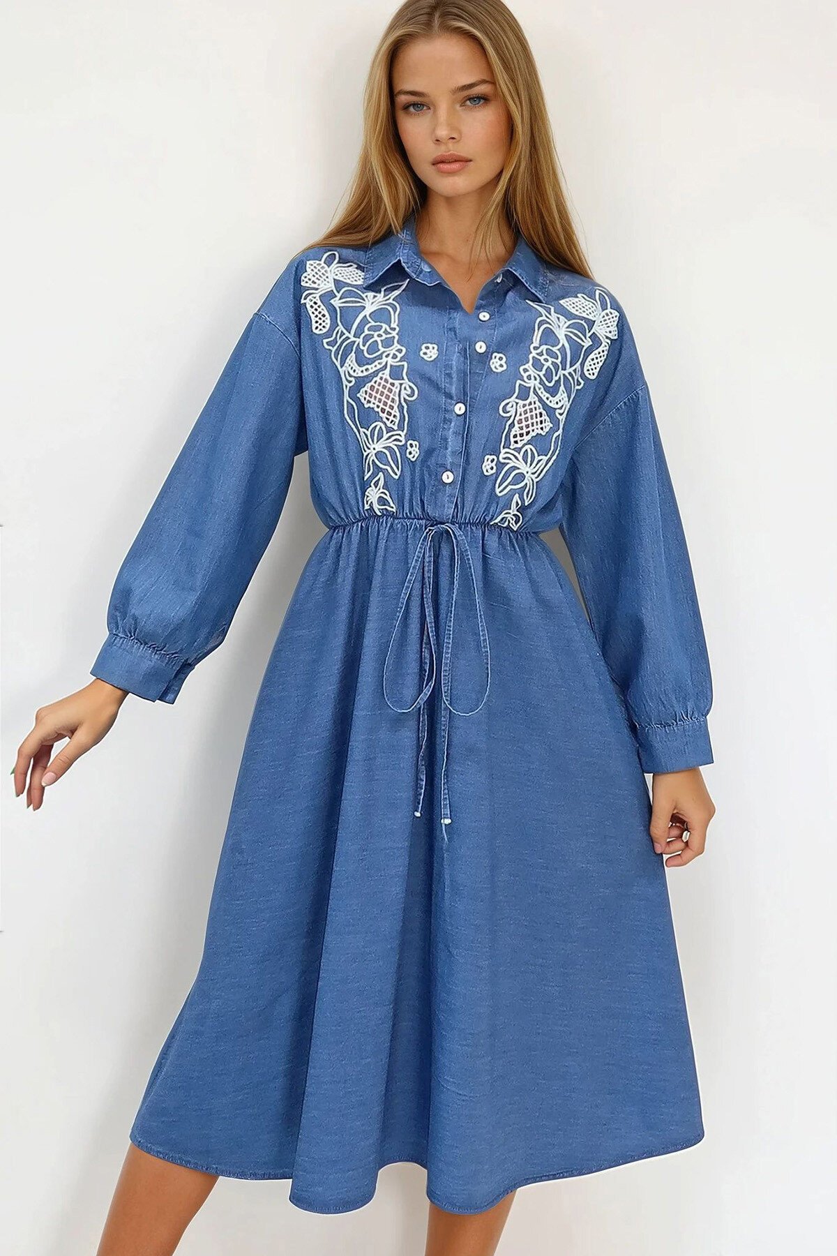 Mavi Gömlek Yaka Önü Düğmeli Nakış Detaylı Jean Elbise
