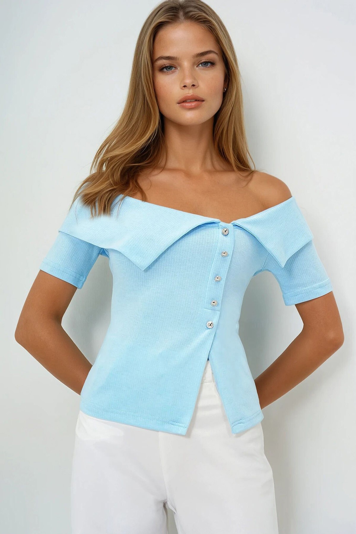 Mavi Madonna Yaka Düğme Detaylı Kısa Kol Bluz