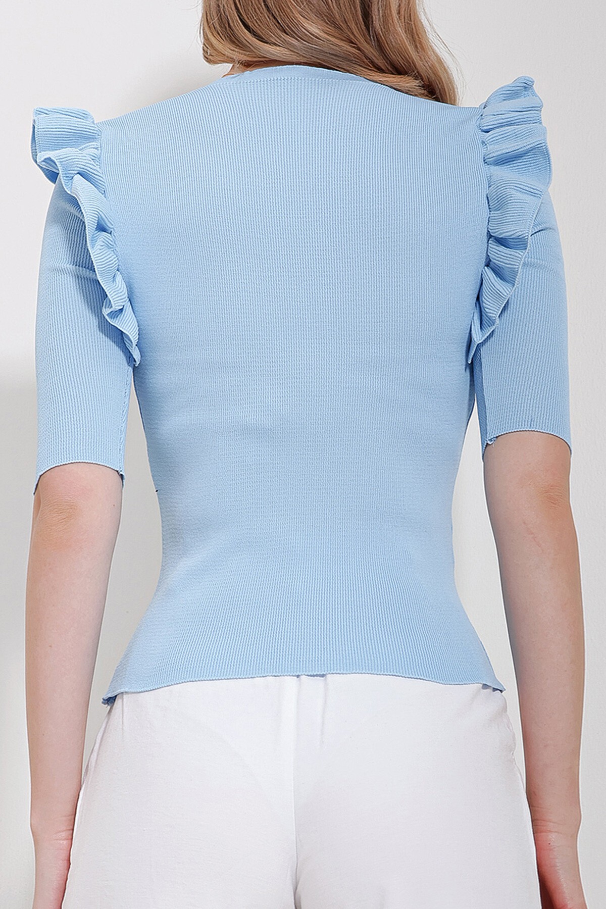 Mavi V Yaka Kolları Fırfırlı Triko Bluz