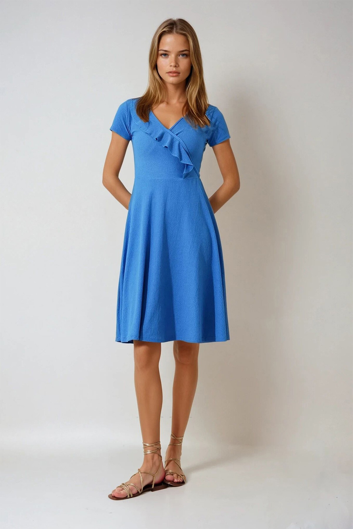 Mavi V Yaka Yakası Fırfırlı Midiboy Örme Elbise