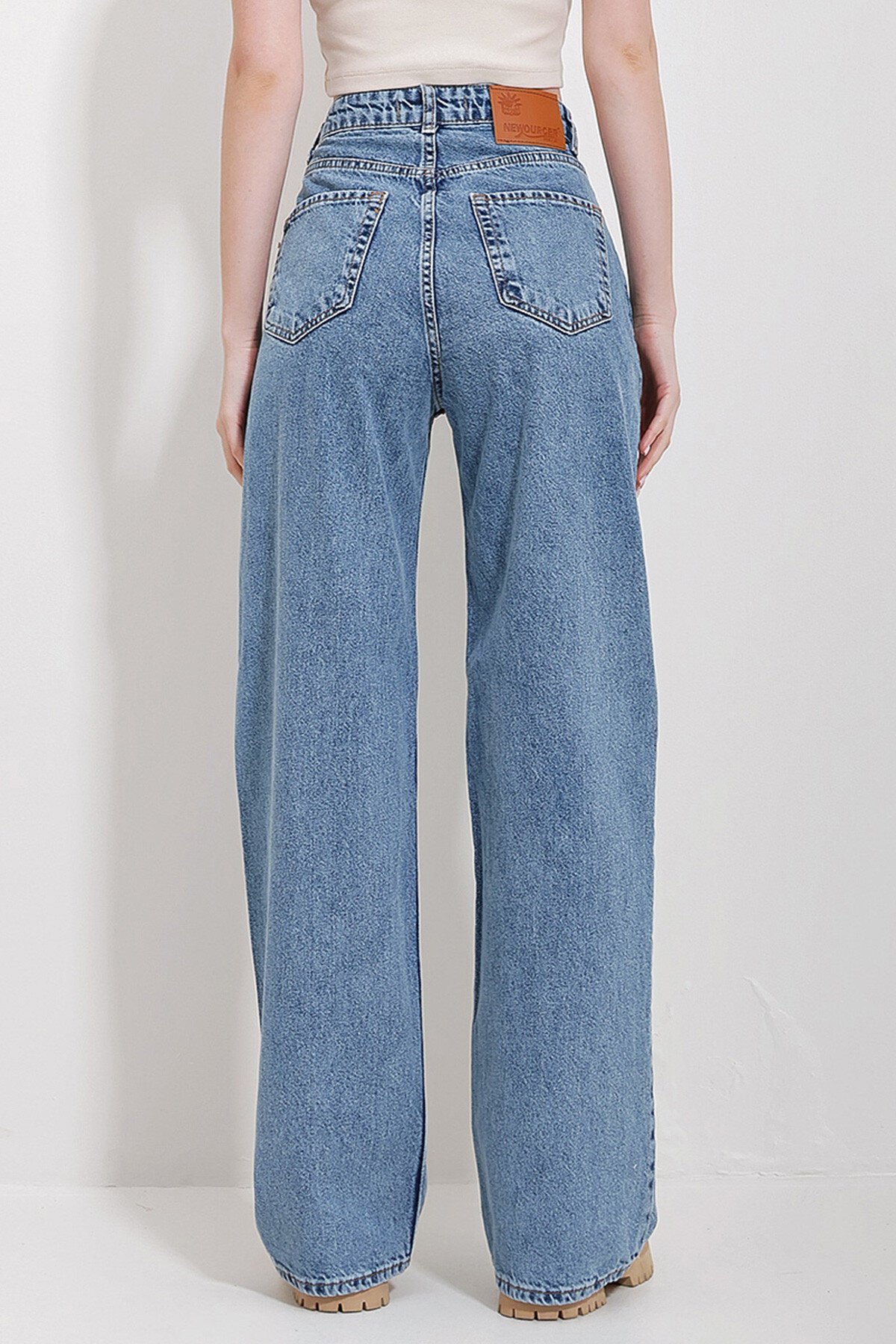 Mavi Yüksek Bel 5 Düğmeli Cepli Kar Yıkamalı Jean Pantolon