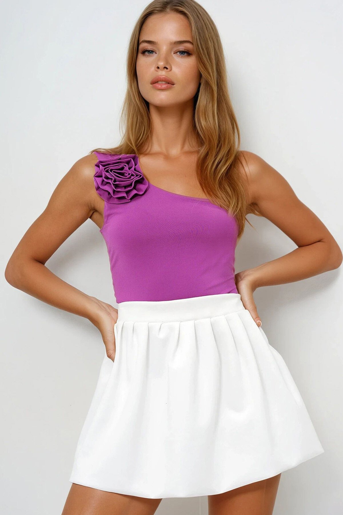 Menekşe Tek Omuz Kendinden Gül Detaylı Sandy Bluz