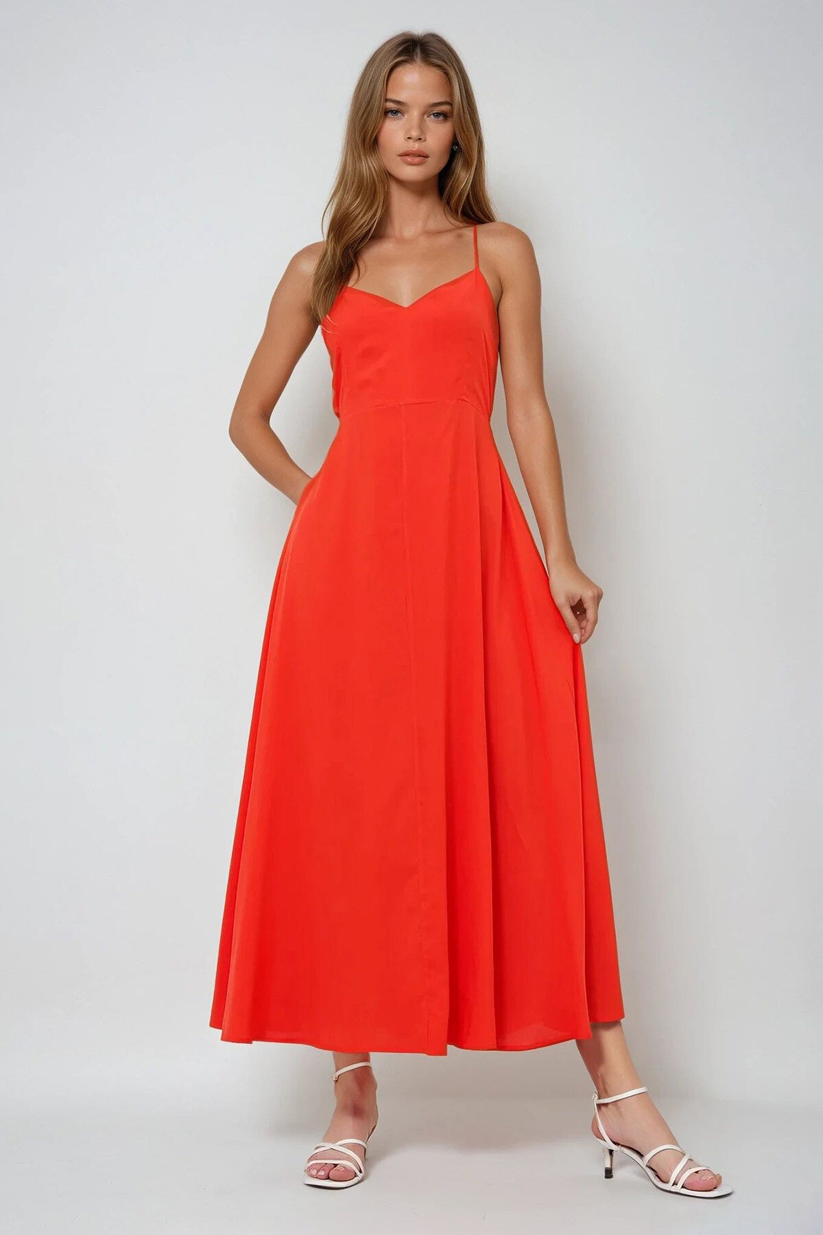 Mercan İp Askılı Sırtı Bağlama Detaylı Maxi Boy Yazlık Elbise