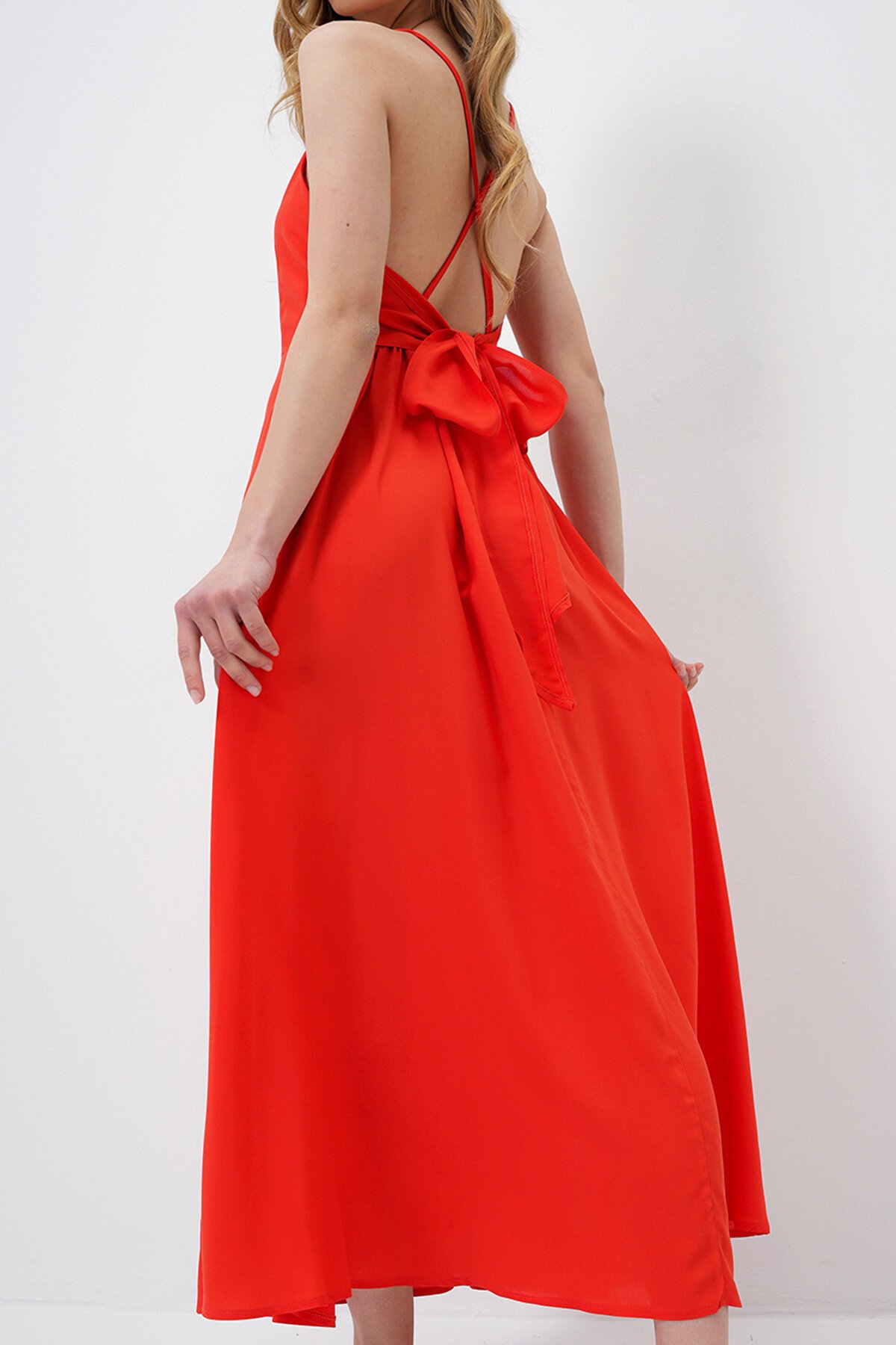 Mercan İp Askılı Sırtı Bağlama Detaylı Maxi Boy Yazlık Elbise