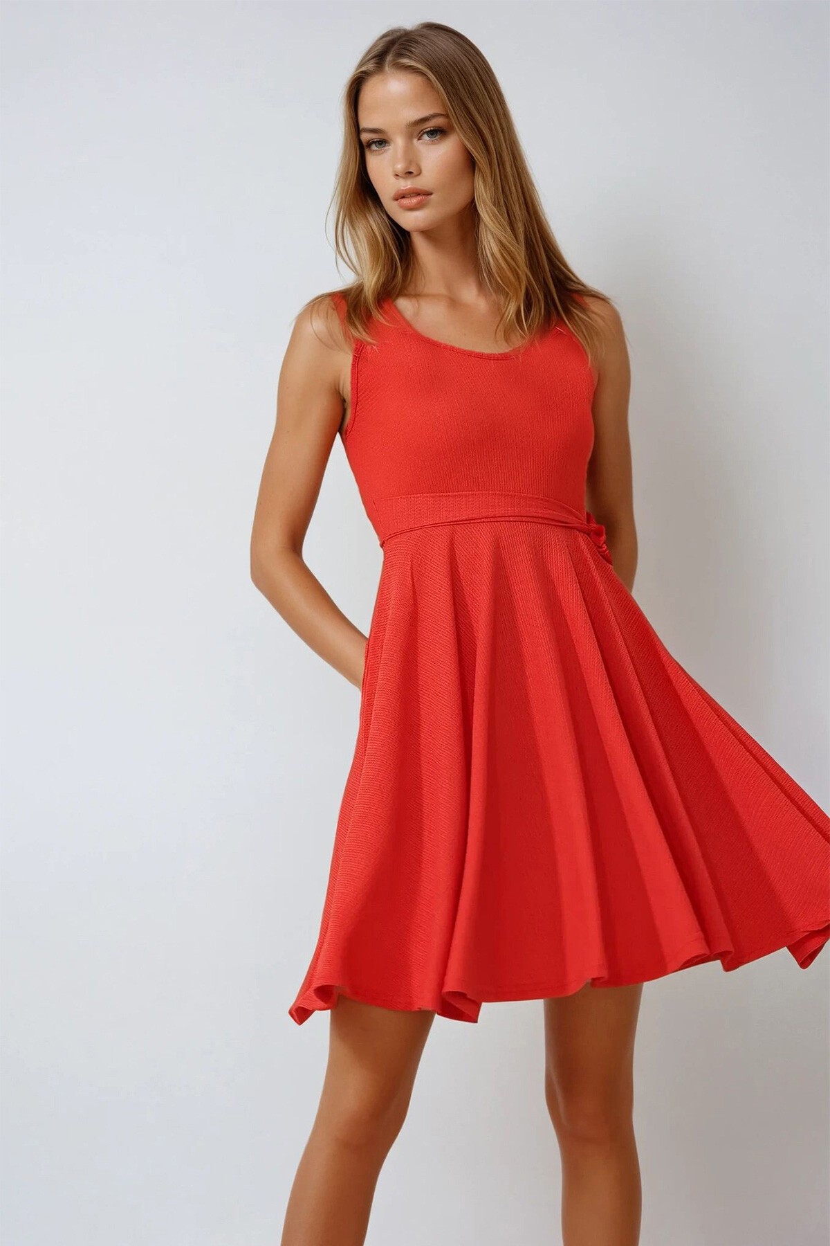 Mercan Kalın Askılı Eteği Volanlı Bağlamalı Kemerli Elbise