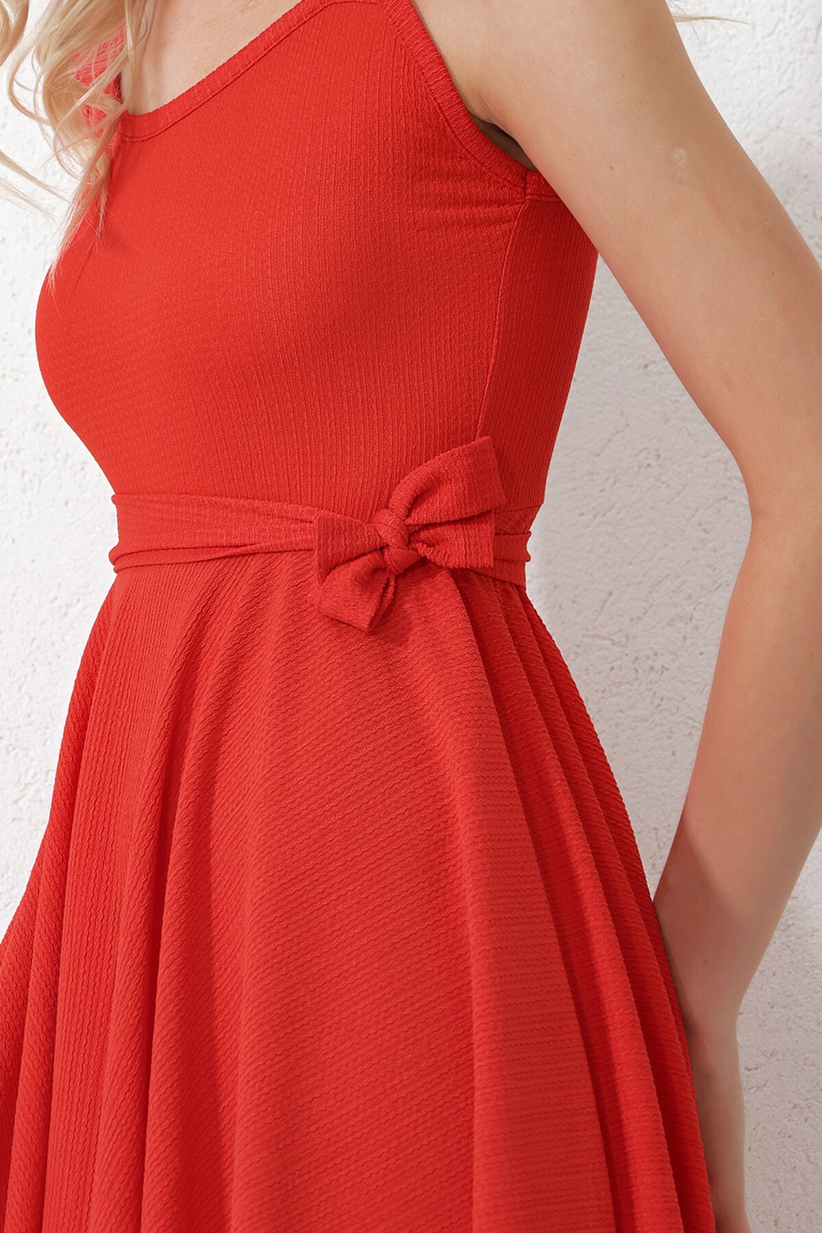 Mercan Kalın Askılı Eteği Volanlı Bağlamalı Kemerli Elbise