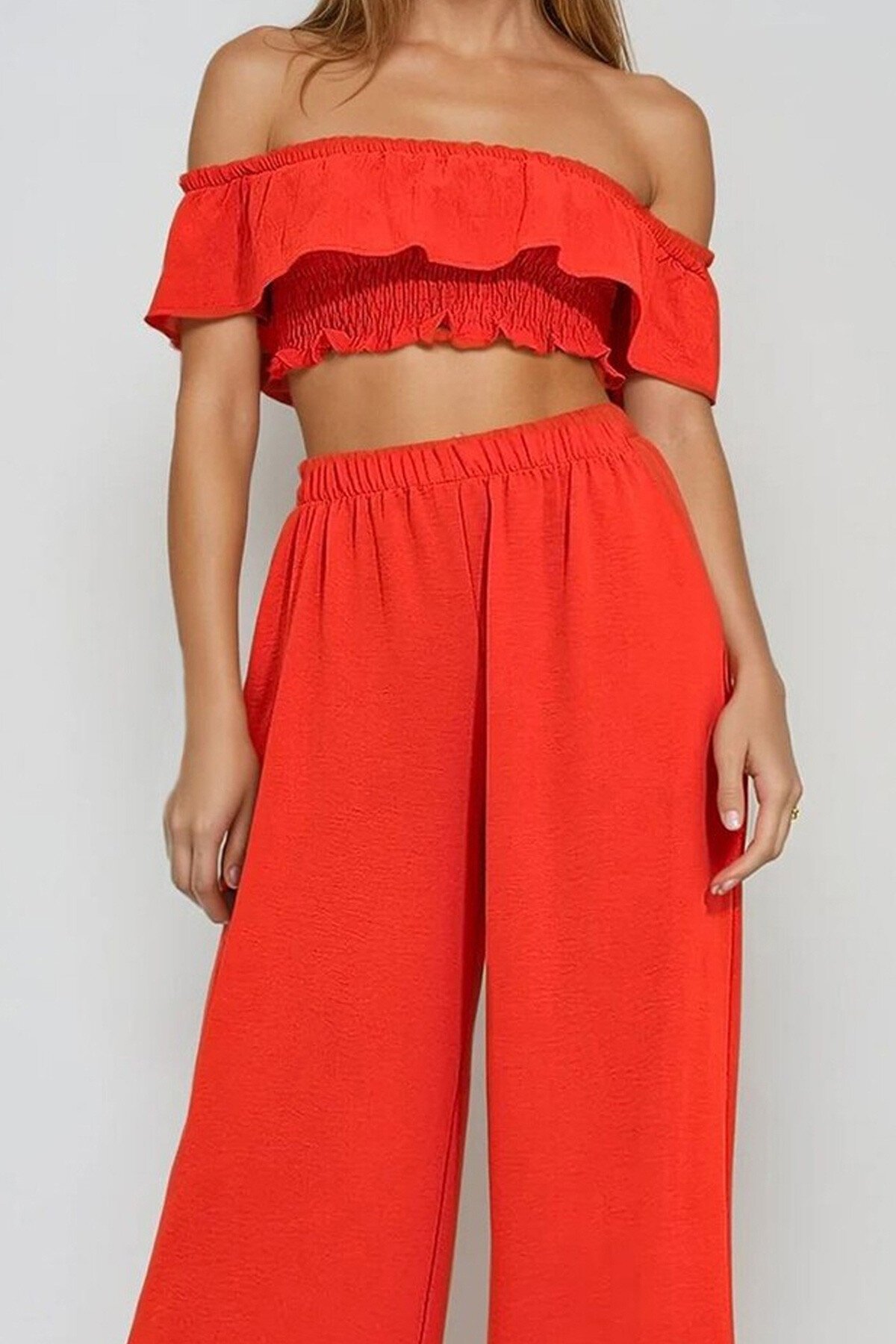 Mercan Madonna Yaka Gipeli Crop Bluz Ve Palazzo Pantolon Dokuma Alt Üst Takım