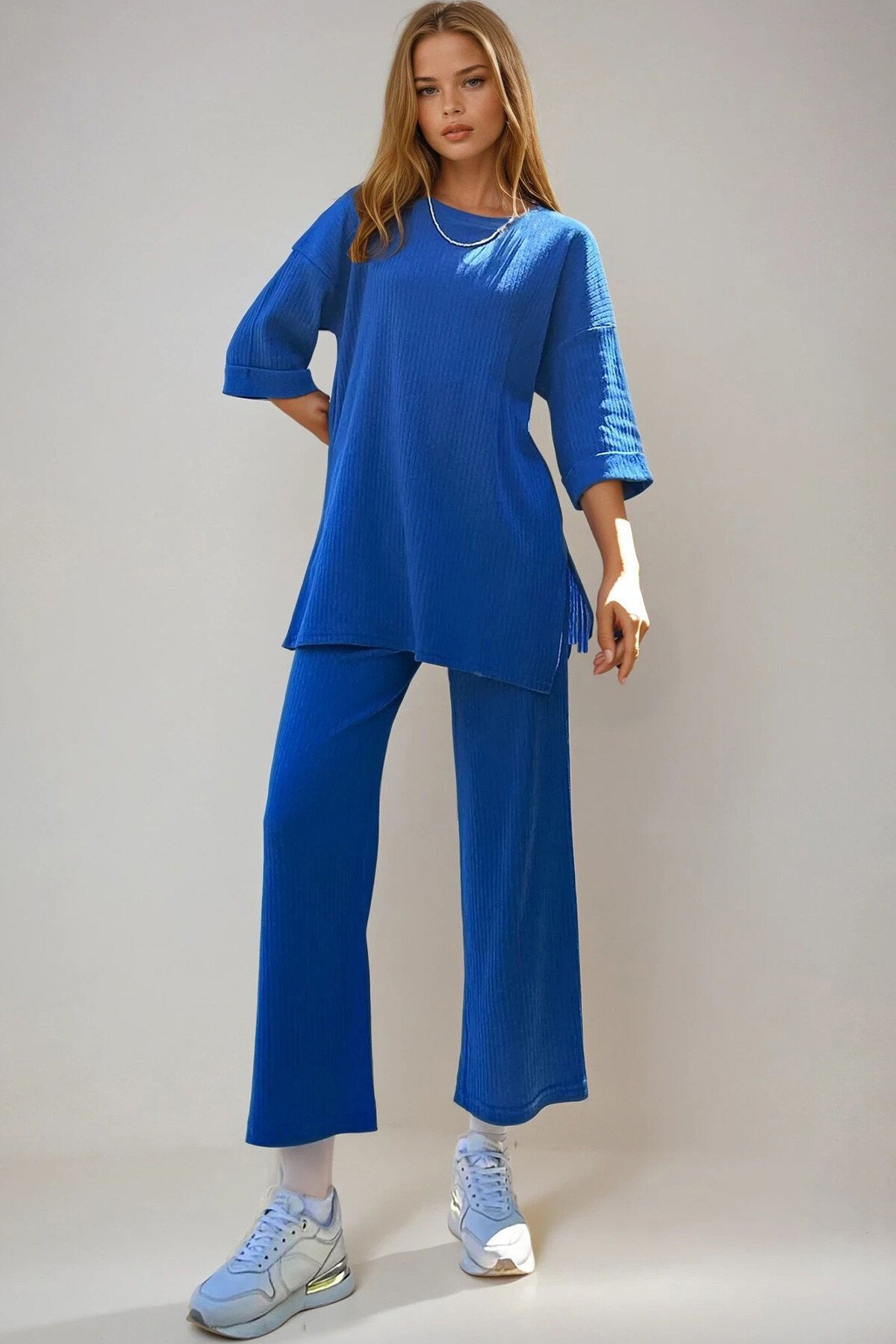 Parlament Mavi Yırtmaçlı Boyfriend T Shirt Ve Pantolon İnterlok Takım
