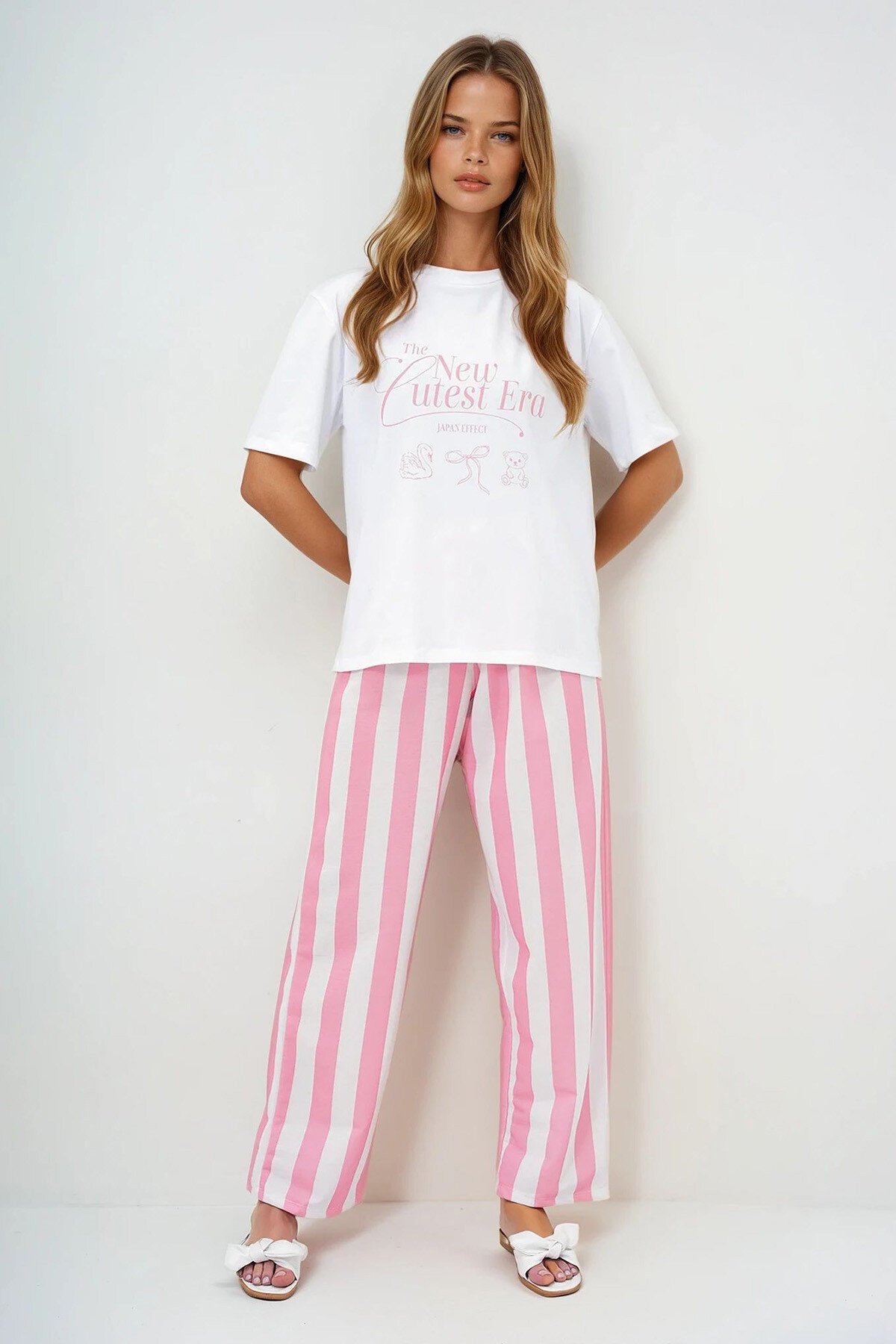 Pembe Beyaz Yazı Baskılı Basic T Shirt Ve Çizgili Pantolonlu Örme Pijama Takımı