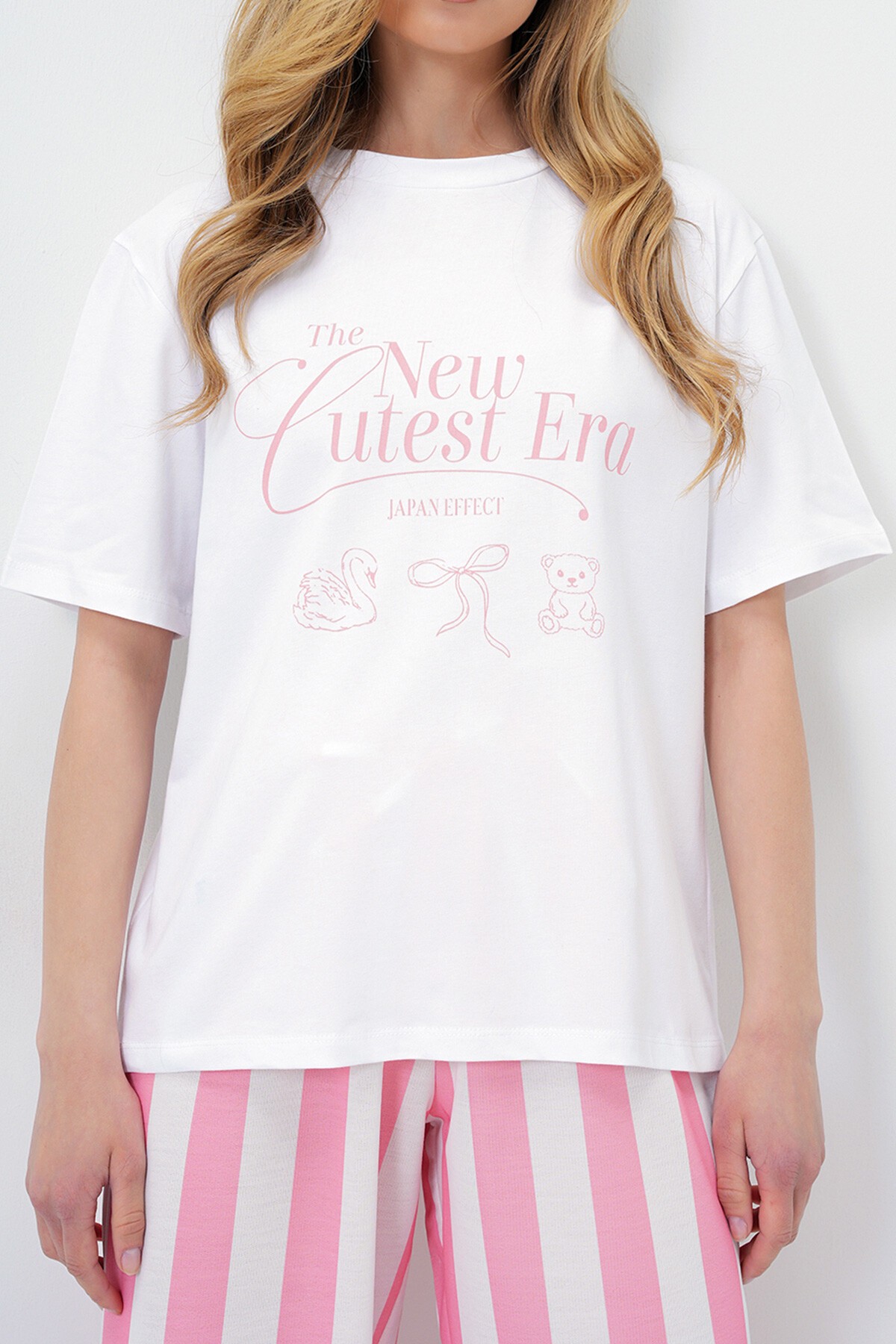 Pembe Beyaz Yazı Baskılı Basic T Shirt Ve Çizgili Pantolonlu Örme Pijama Takımı
