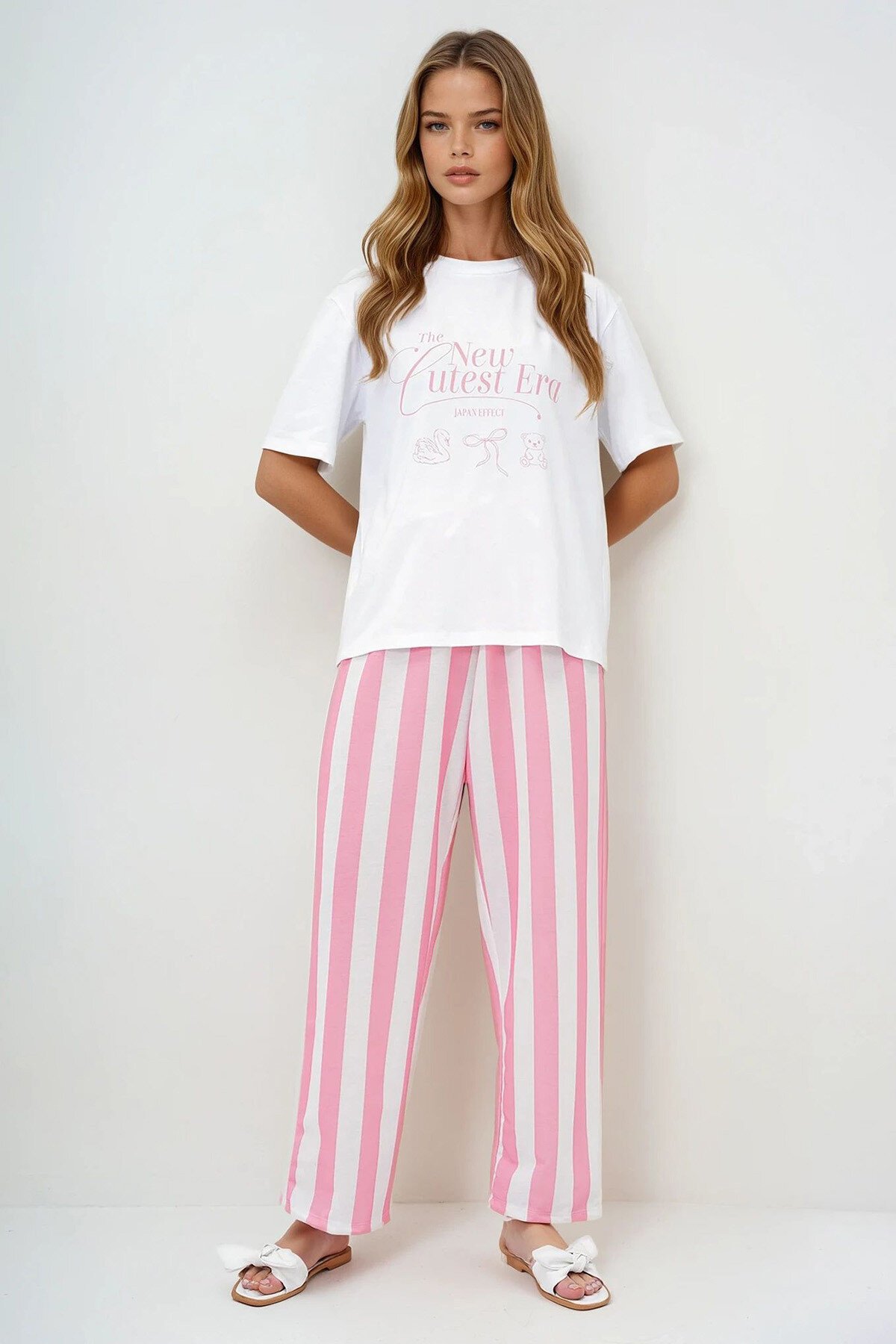 Pembe Beyaz Yazı Baskılı Basic T Shirt Ve Çizgili Pantolonlu Örme Pijama Takımı