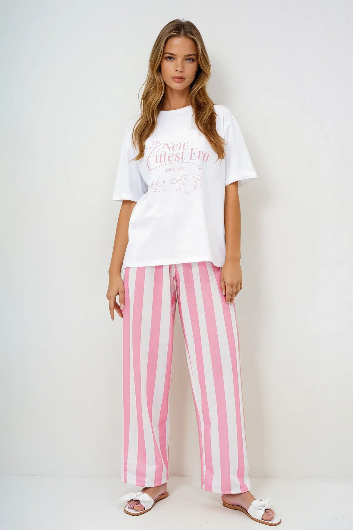 Pembe Beyaz Yazı Baskılı Basic T Shirt Ve Çizgili Pantolonlu Örme Pijama Takımı