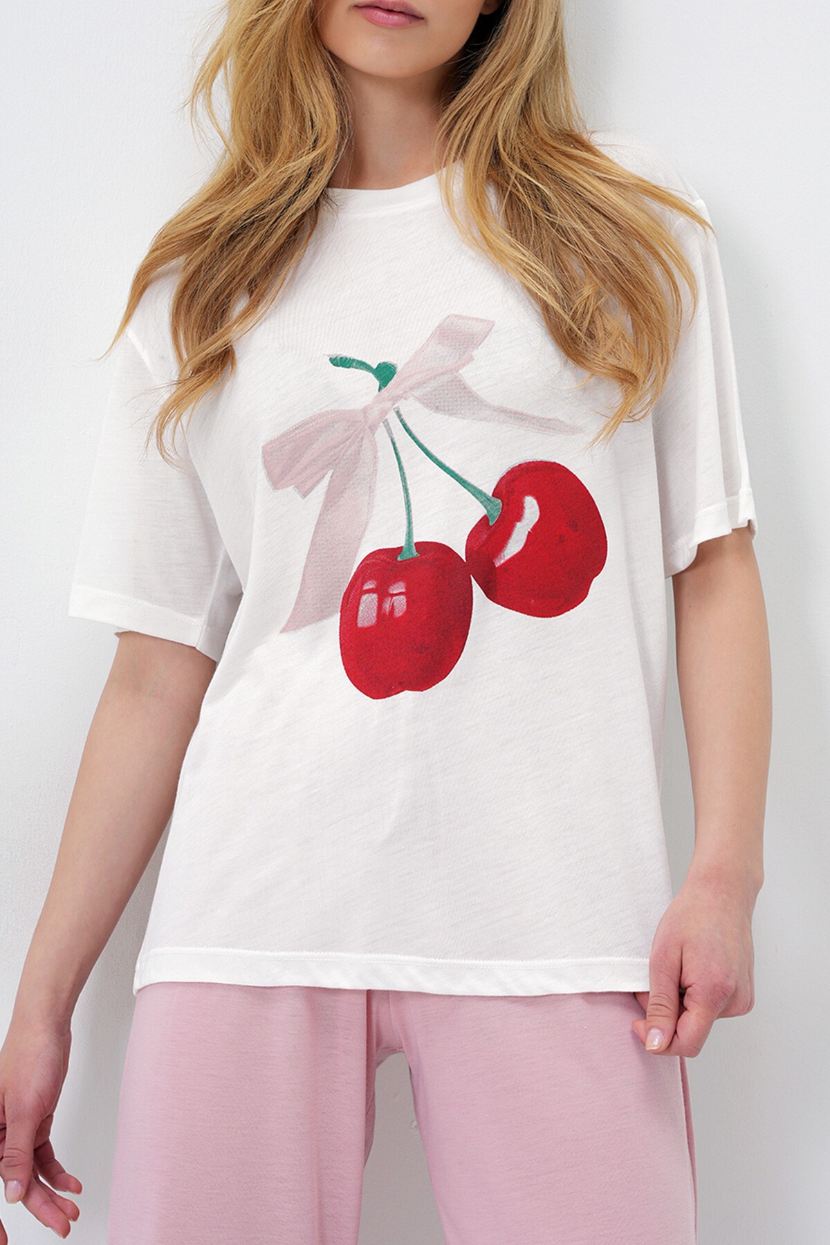 Pembe Bisiklet Yaka Baskılı T Shirt Ve Düz Renk Pantolonlu Pijama Takımı