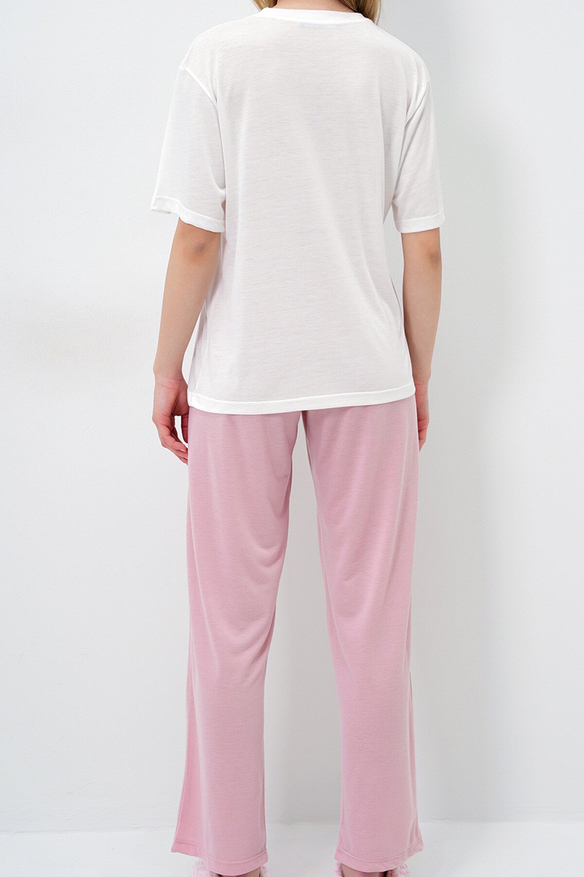 Pembe Bisiklet Yaka Baskılı T Shirt Ve Düz Renk Pantolonlu Pijama Takımı