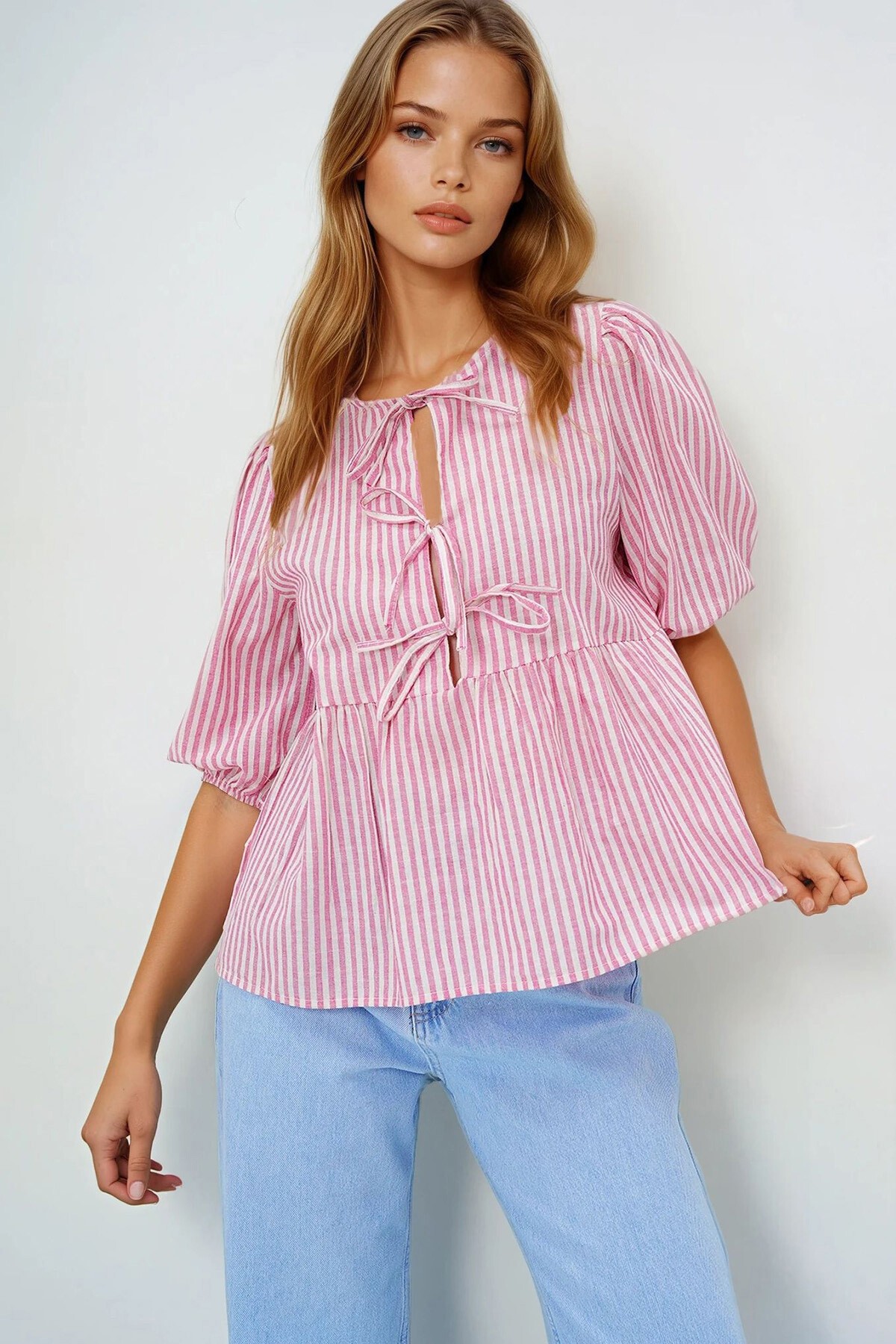 Pembe Çizgili Keten Karışımlı Bağlama Detaylı Bluz