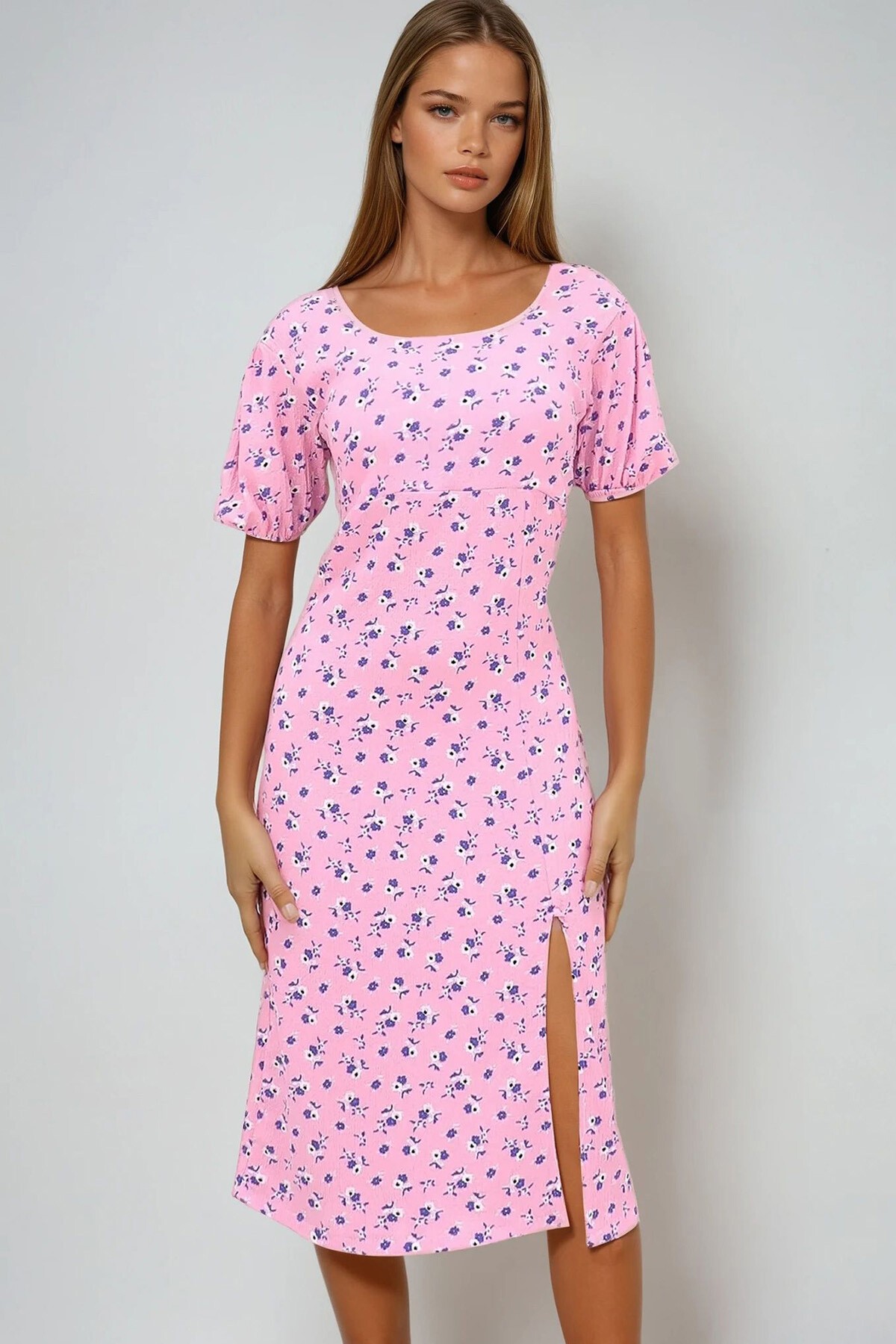 Pembe Kare Yaka Sırtı Bağcıklı Yırtmaçlı Desenli Elbise