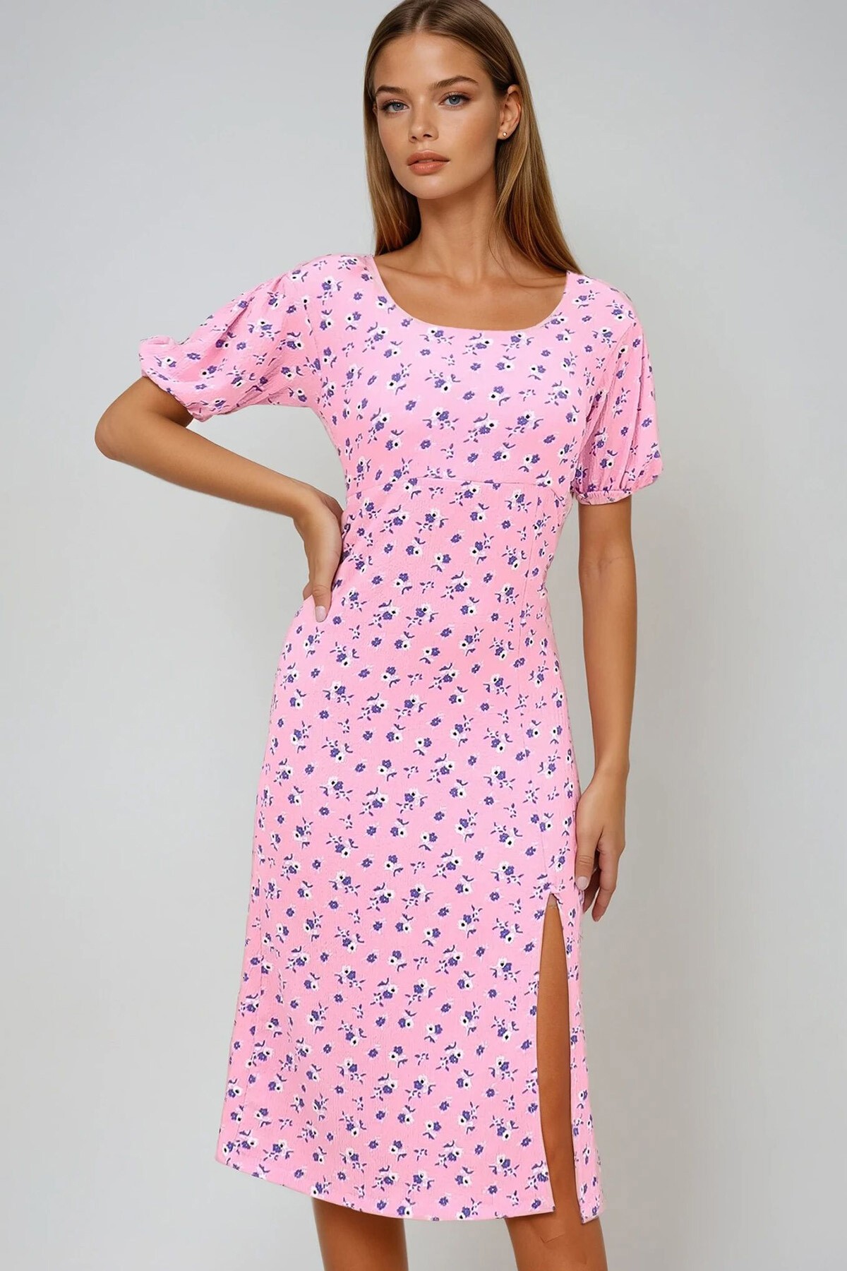 Pembe Kare Yaka Sırtı Bağcıklı Yırtmaçlı Desenli Elbise