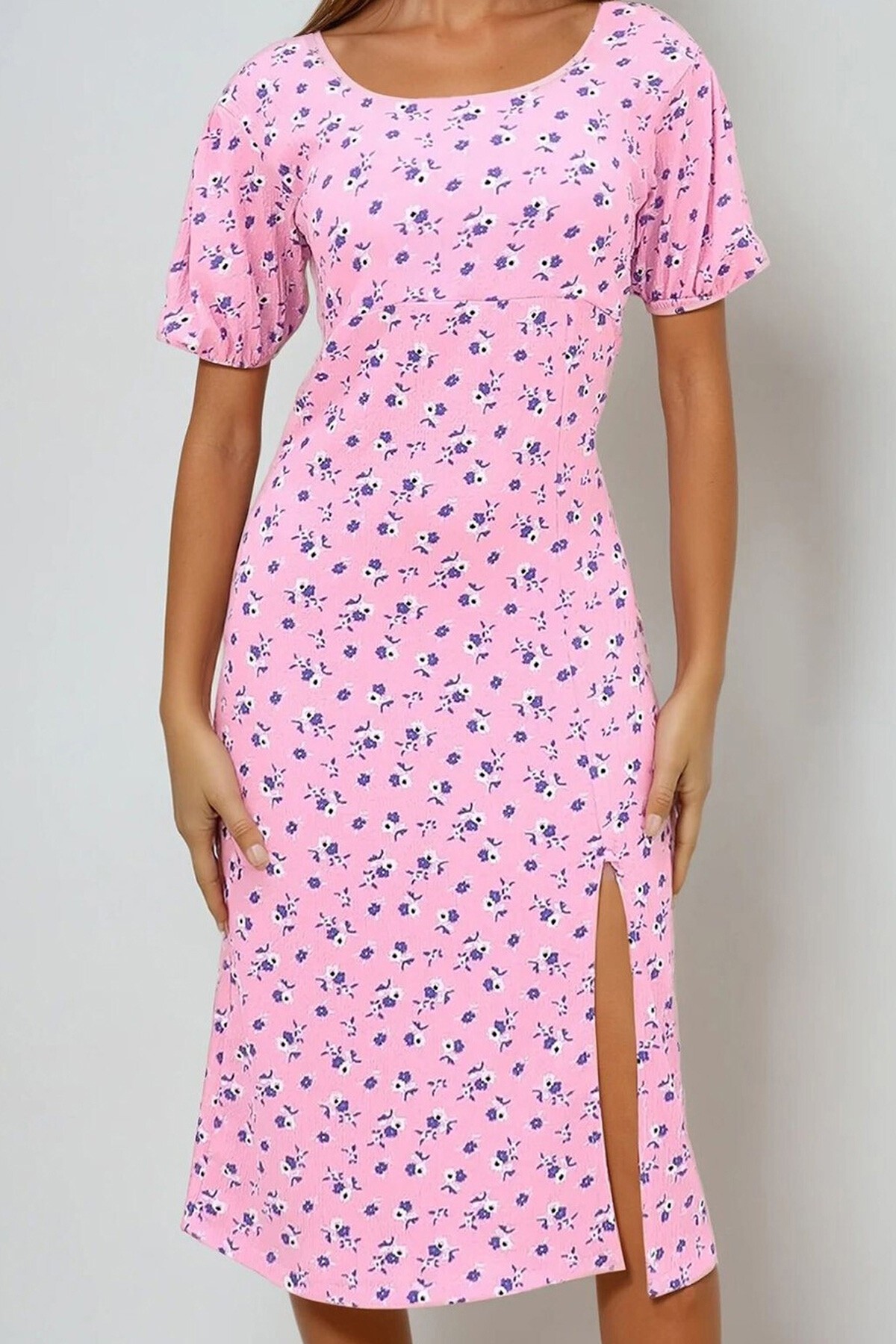 Pembe Kare Yaka Sırtı Bağcıklı Yırtmaçlı Desenli Elbise