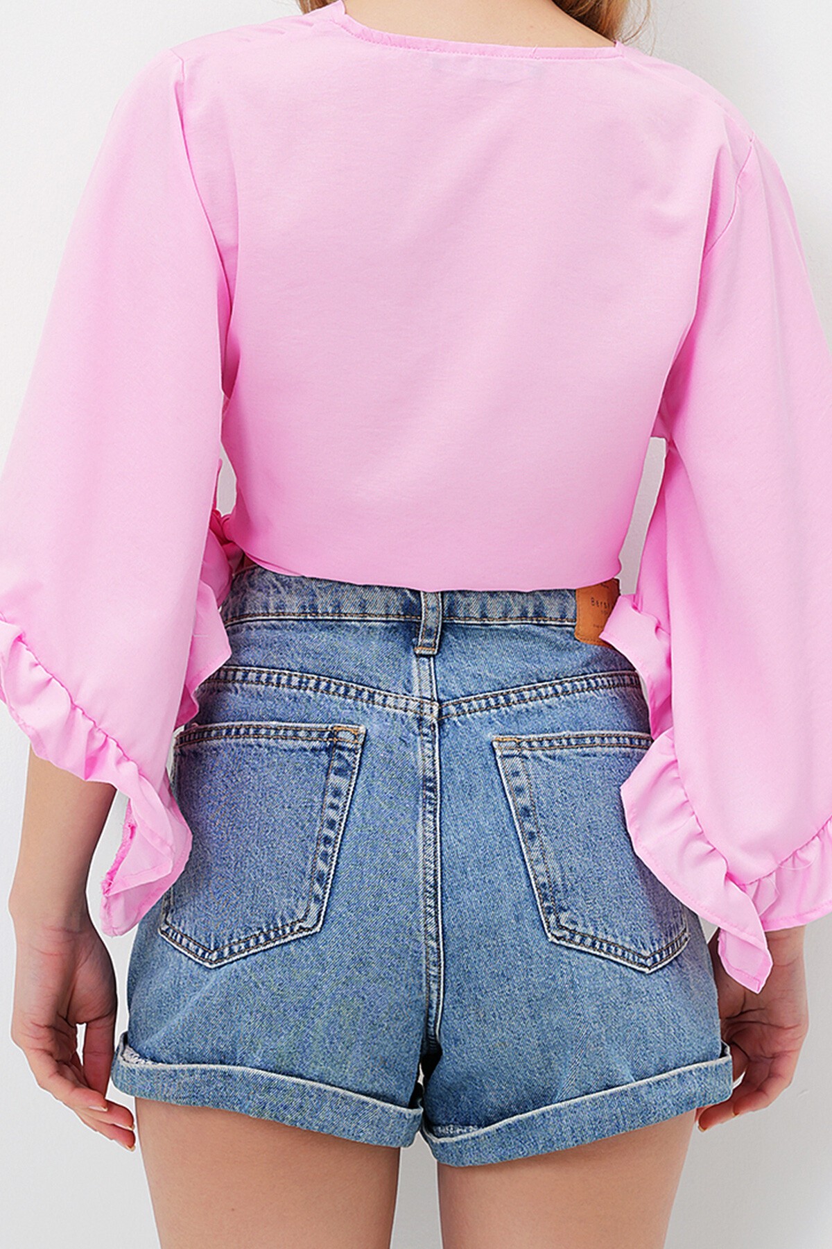 Pembe Kolları Fırfırlı Poplin Crop Dokuma Bluz