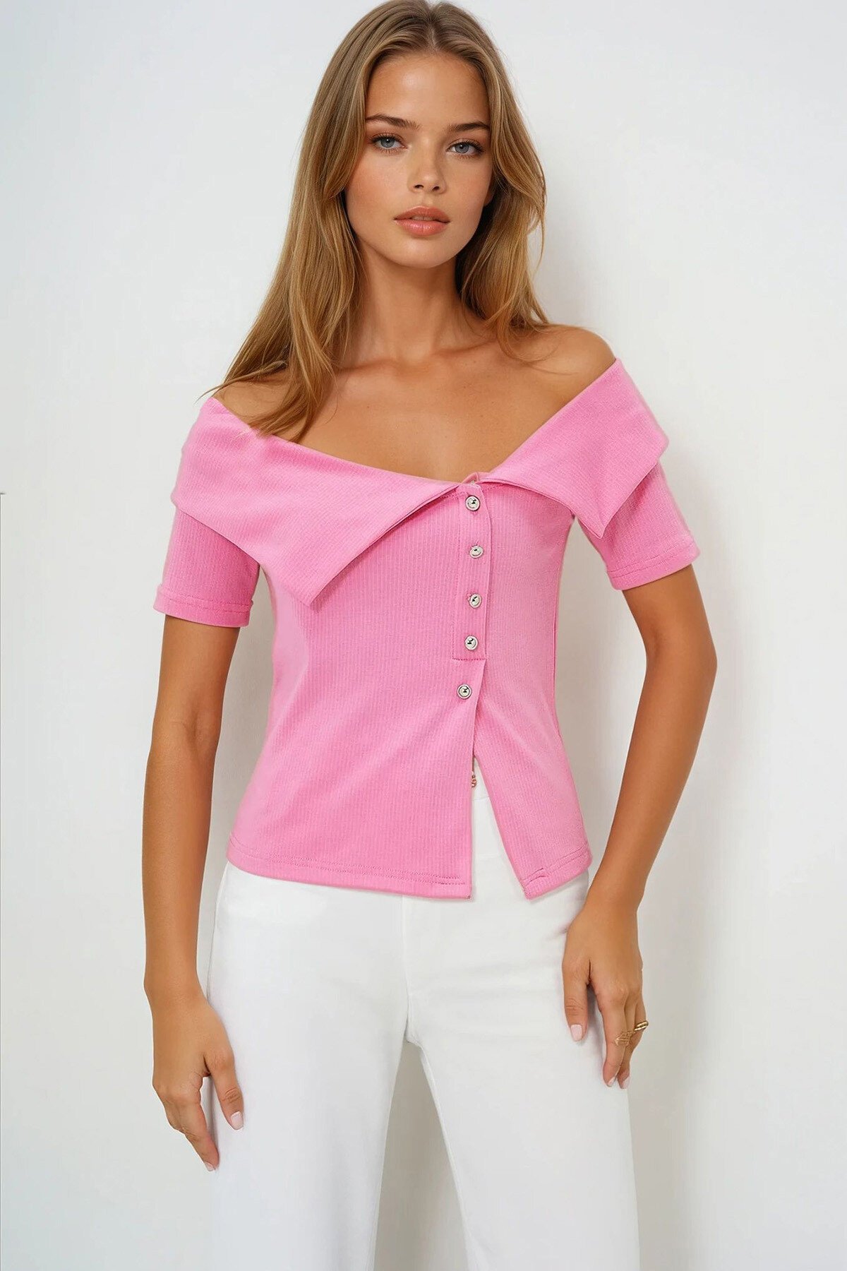 Pembe Madonna Yaka Düğme Detaylı Kısa Kol Bluz