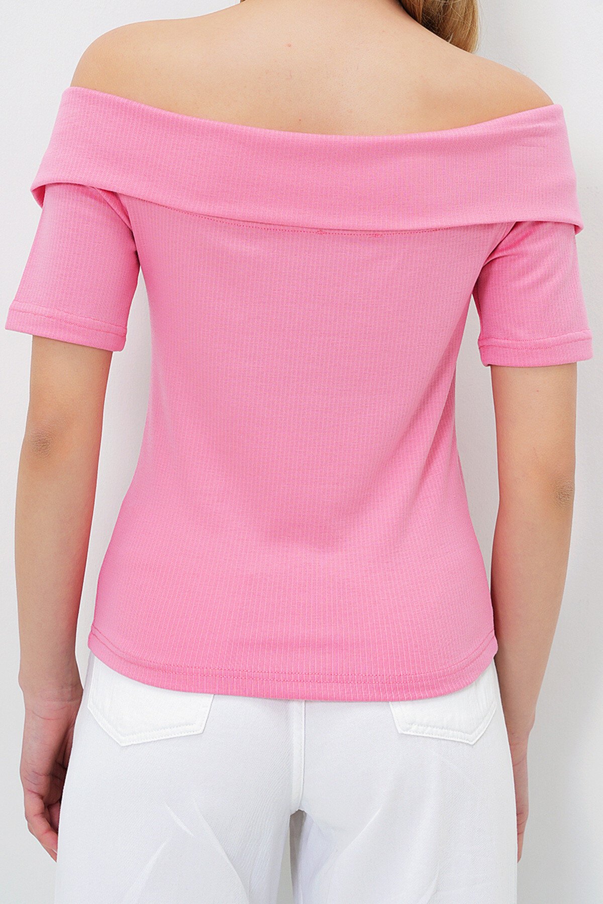 Pembe Madonna Yaka Düğme Detaylı Kısa Kol Bluz