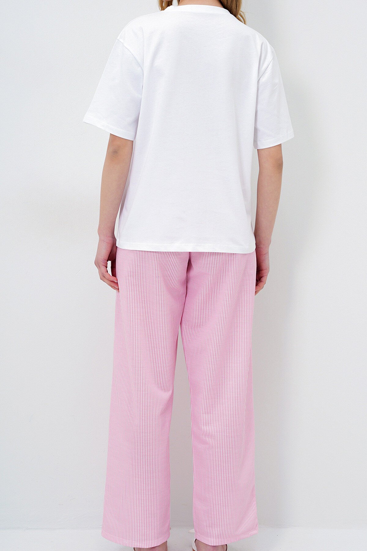 Pembe Yazı Baskılı Basic T Shirt Ve Çizgili Pantolonlu Örme Pijama Takımı