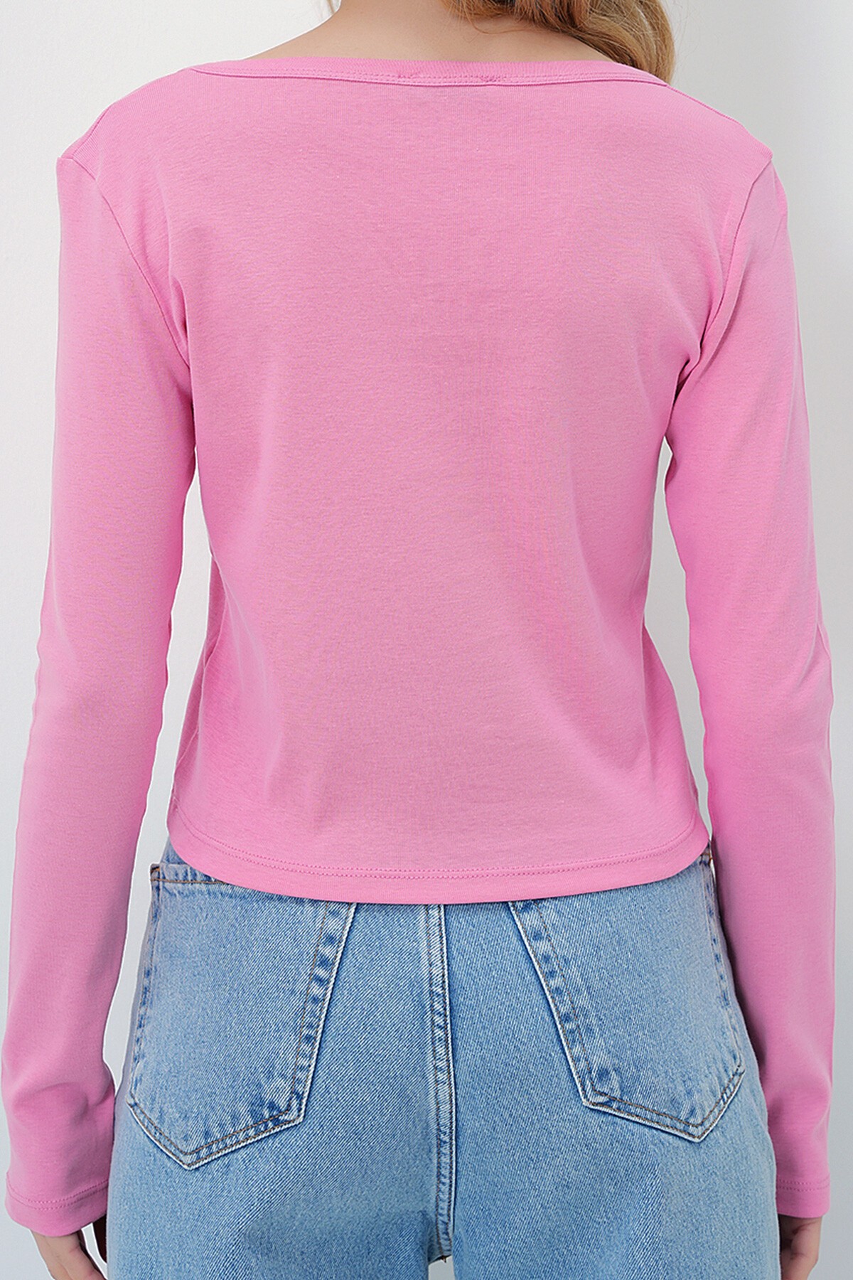 Pembe Yırtmaç Yaka Yazı Baskılı Crop Bluz