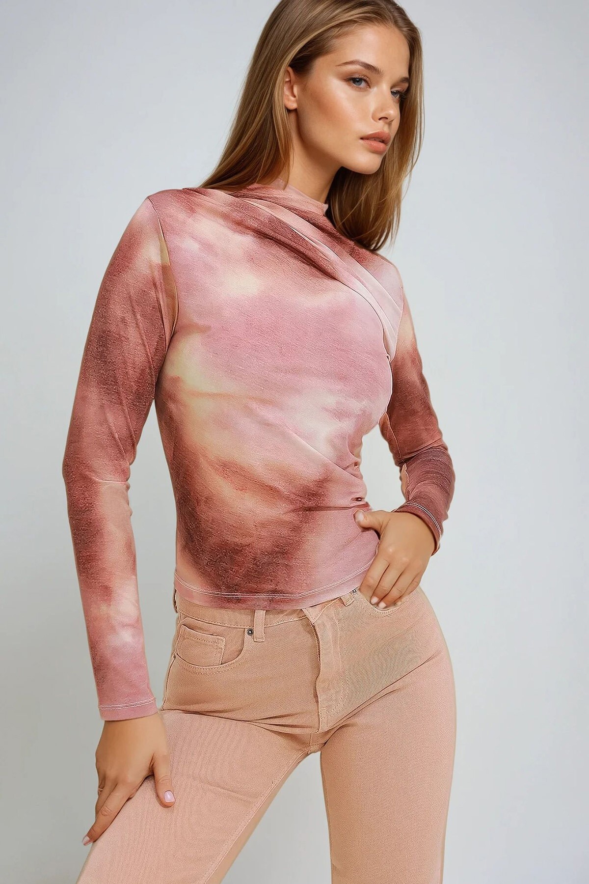 Pudra Dik Yaka Omzu Büzgülü Drapeli Desenli Bluz