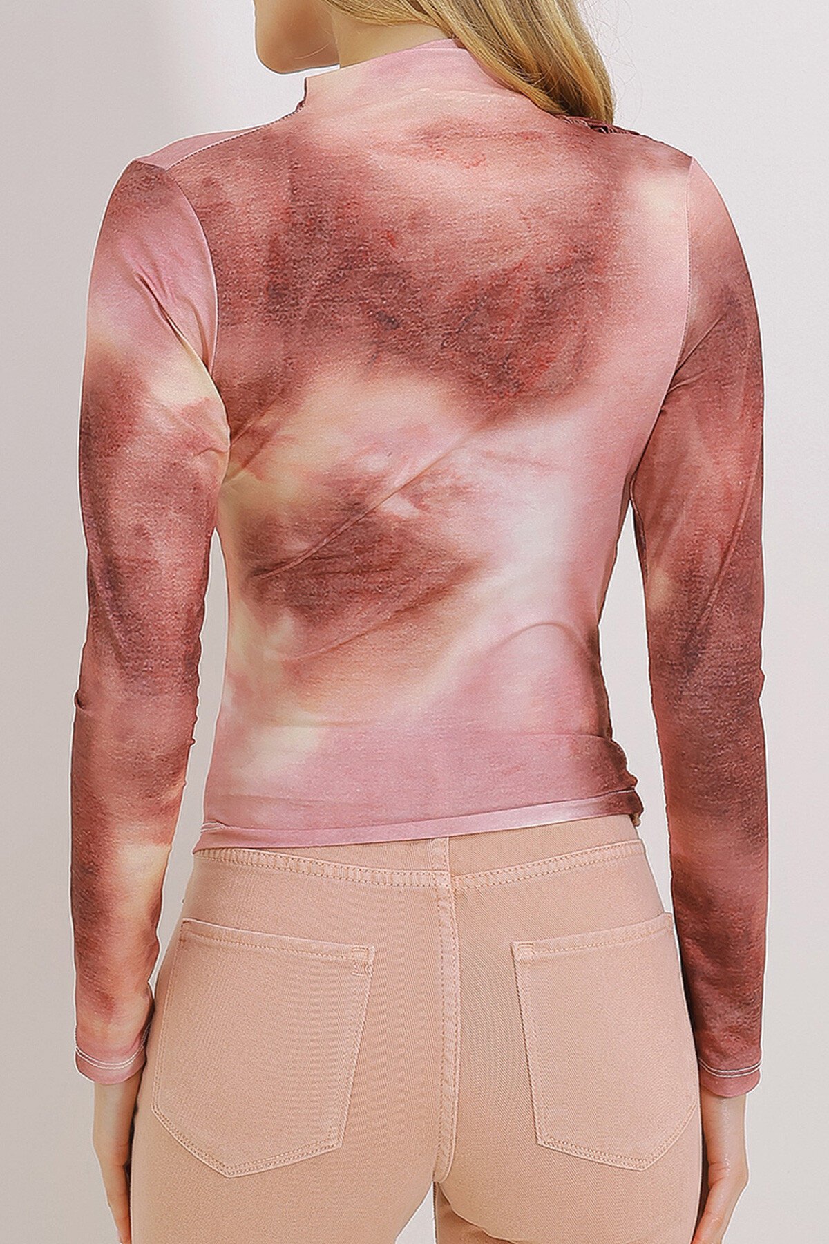 Pudra Dik Yaka Omzu Büzgülü Drapeli Desenli Bluz