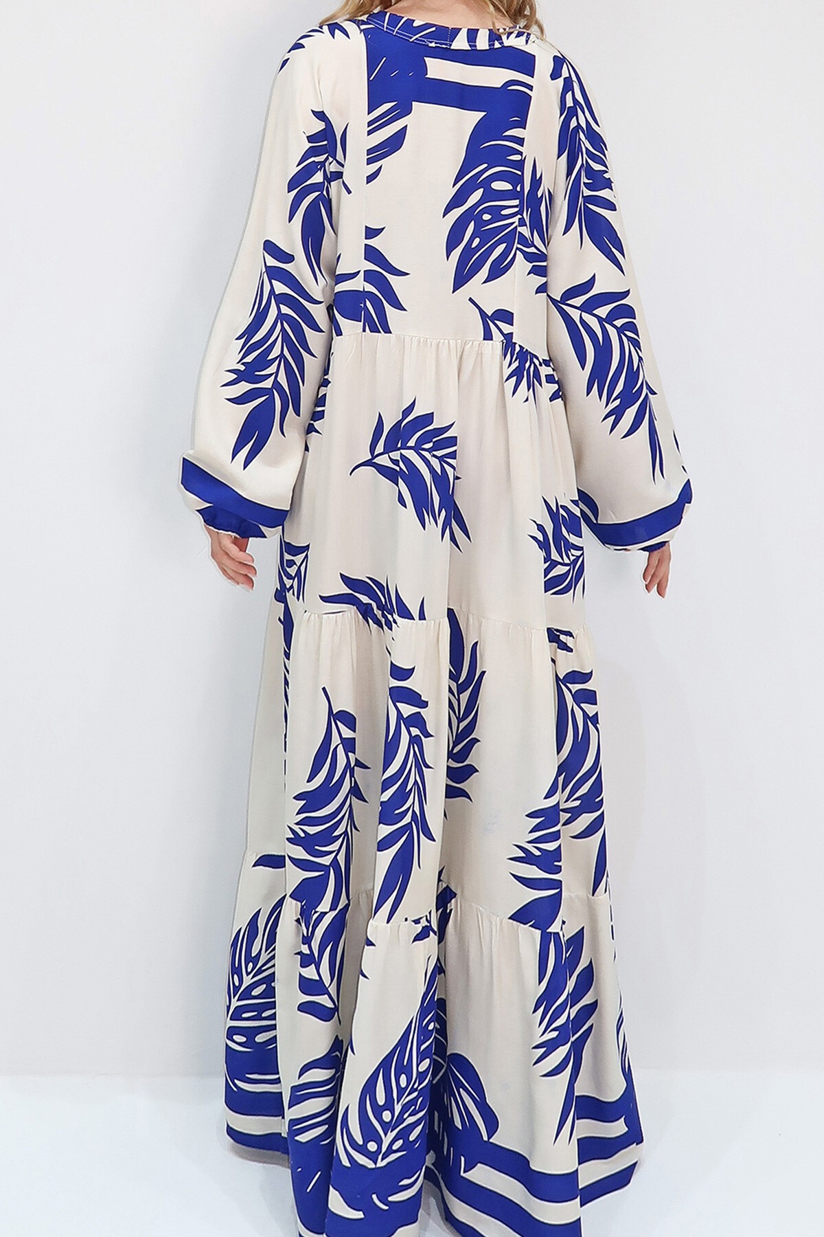 Saks Beyaz Hakim Yaka Şal Desenli Maxi Boy Elbise