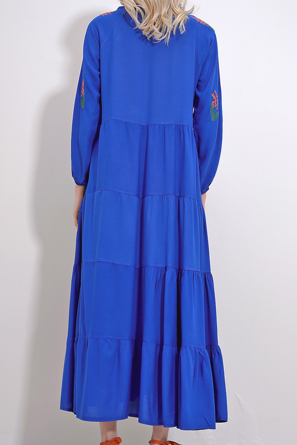 Saks Hakim Yaka Nakışlı Kat Kat Volanlı Dokuma Elbise