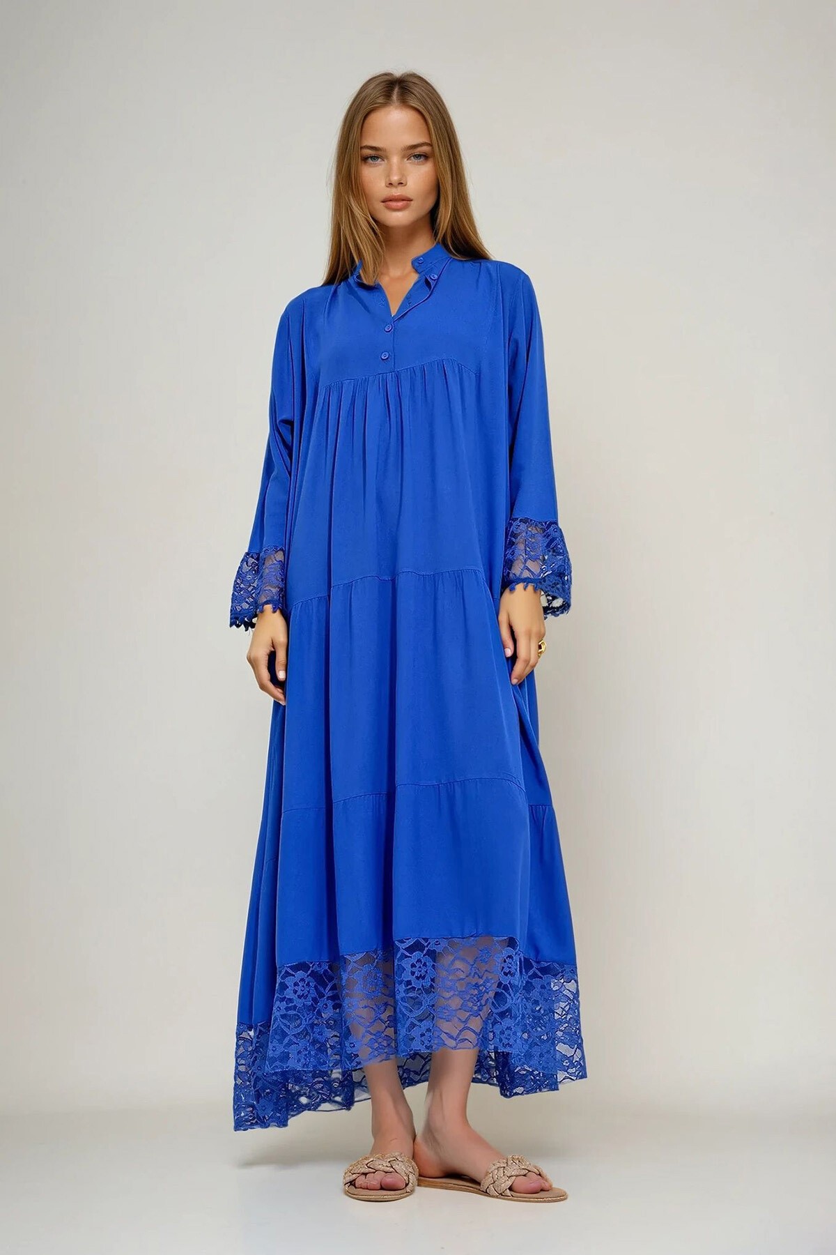 Saks Hakim Yaka Robası Düğmeli Dantel Detaylı Maxiboy Elbise