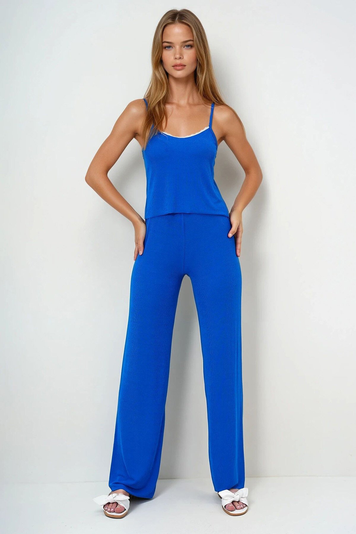 Saks İp Askılı Dantel Detaylı Bluz, Şort Ve Pantolonlu 3 Lü Set Pijama Takımı