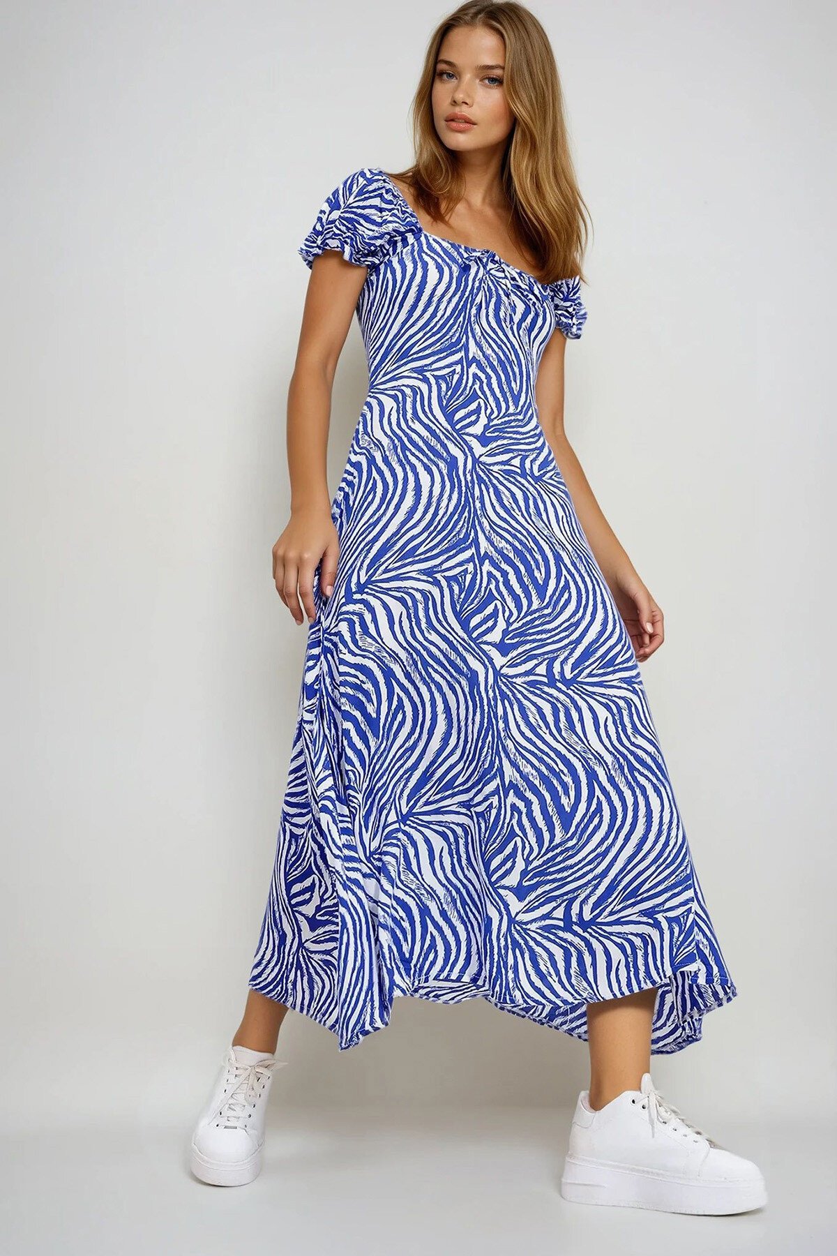 Saks Kare Yaka Çiçek Desenli Dokuma Elbise