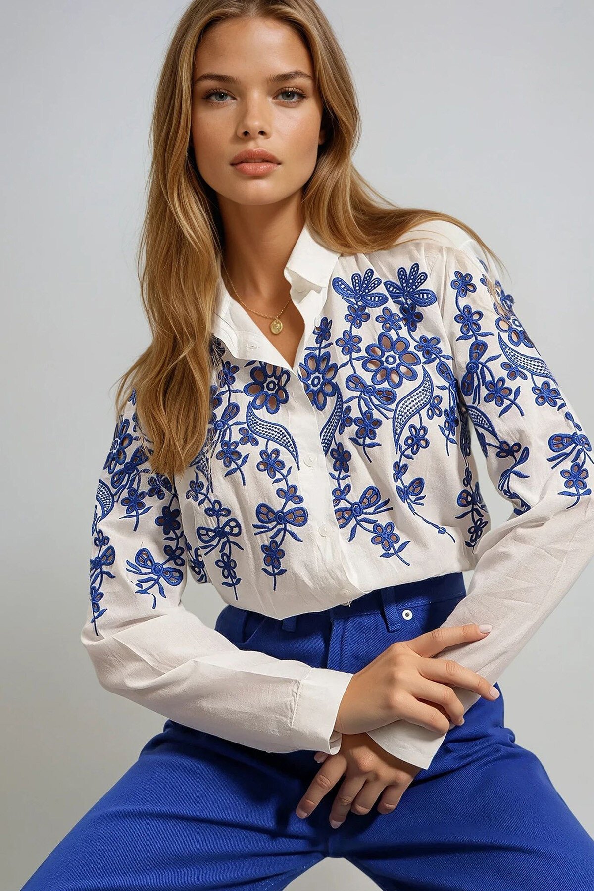 Saks Klasik Yaka Önü Ve Kolları Nakış İşlemeli Poplin Gömlek