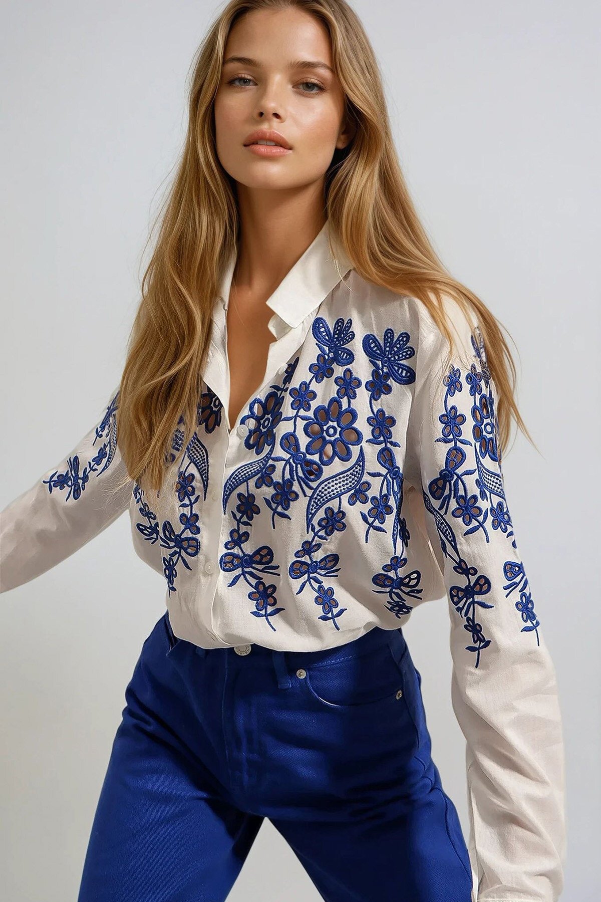 Saks Klasik Yaka Önü Ve Kolları Nakış İşlemeli Poplin Gömlek