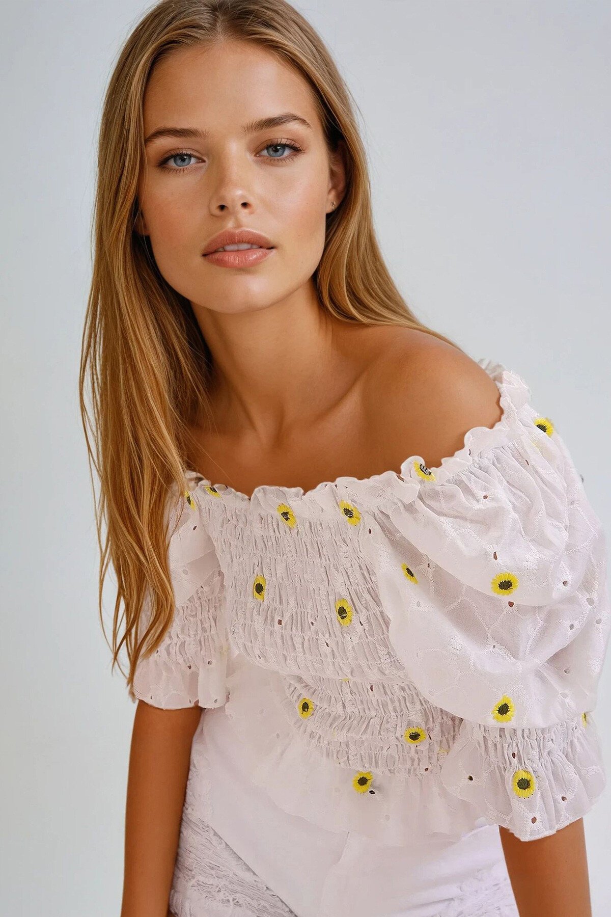 Sarı Gipe Detaylı Nakış İşlemeli Crop Blız