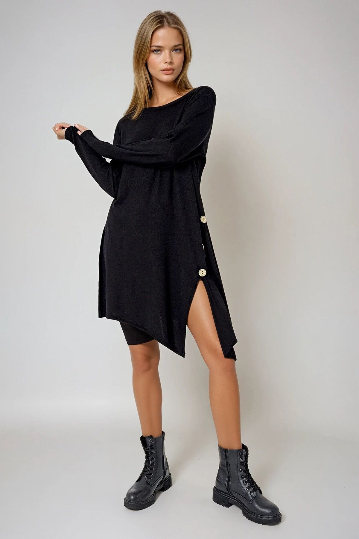 Siyah Asimetrik Kesim Düğme Detaylı Viscon Elbise