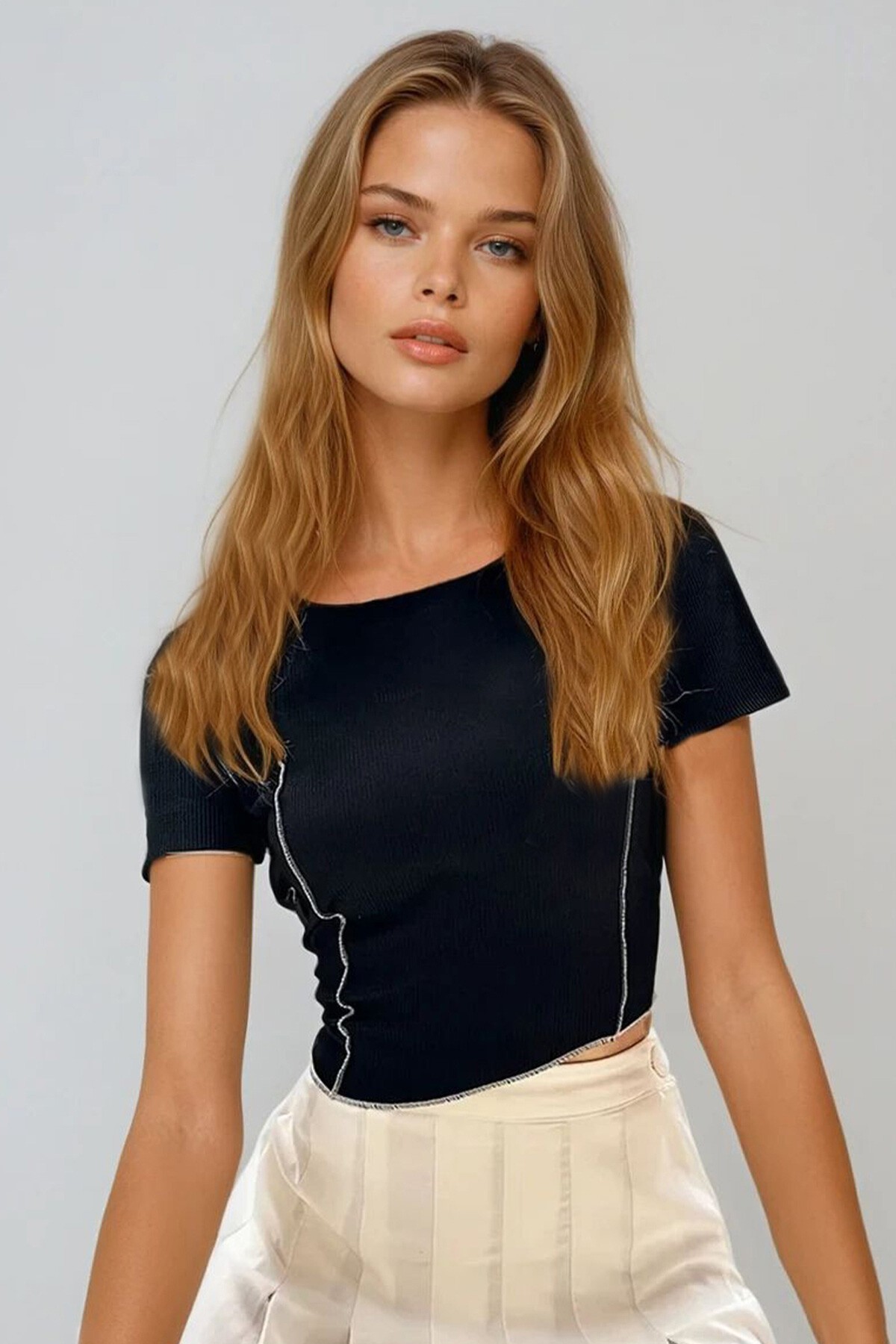 Siyah Asimetrik Kesim Ters Dikişli Crop Bluz