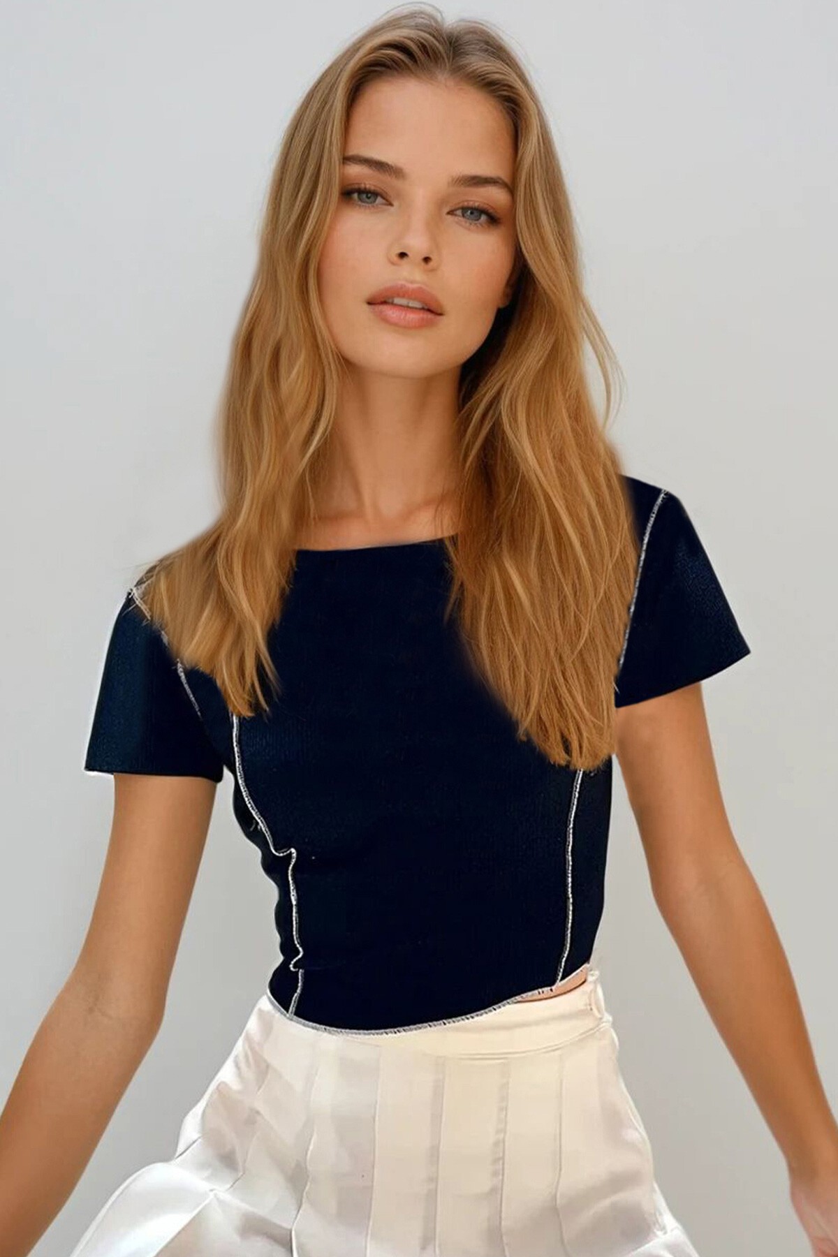 Siyah Asimetrik Kesim Ters Dikişli Crop Bluz