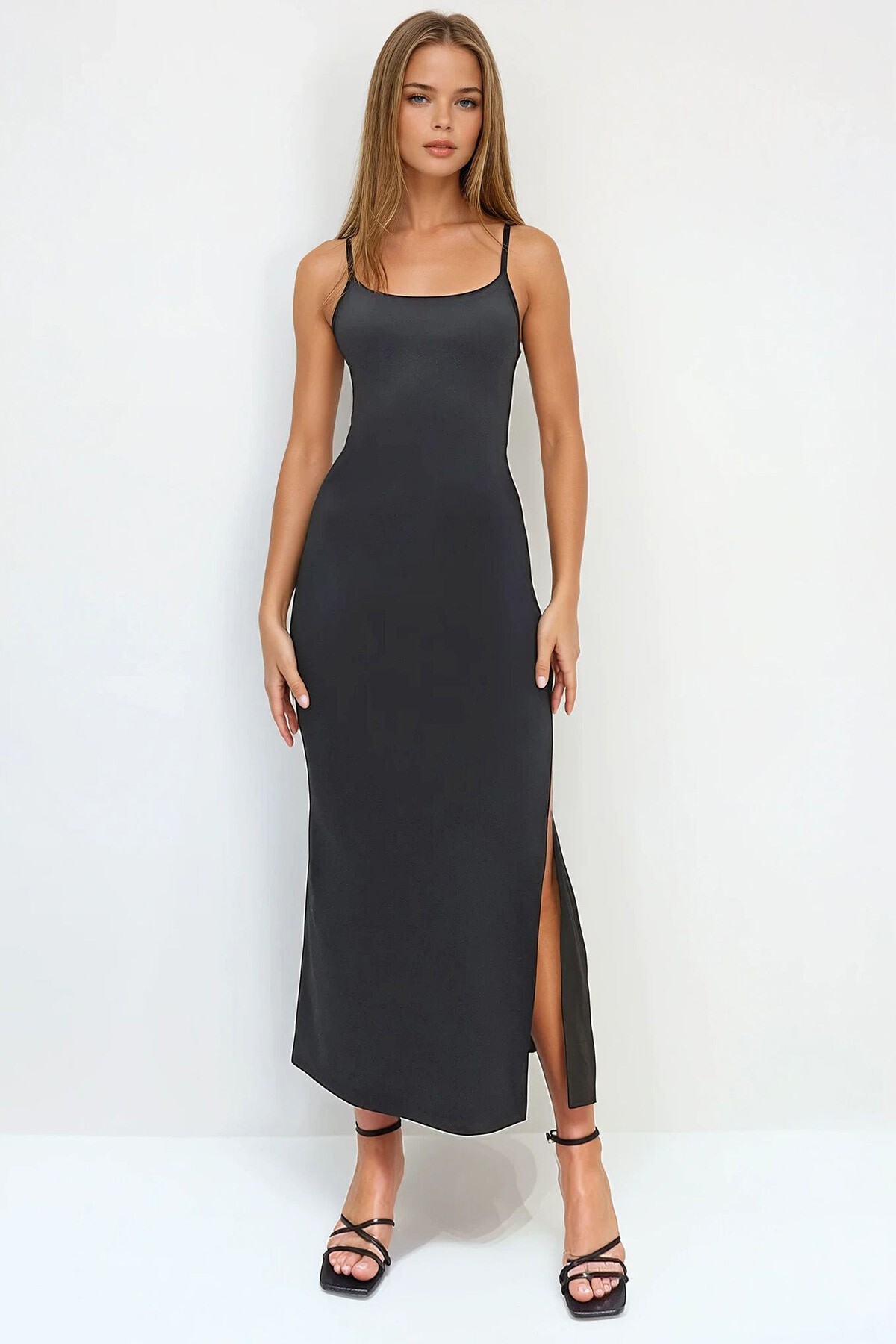 Siyah Askılı Sırt Dekolteli  Yırtmaçlı Örme Krep Elbise