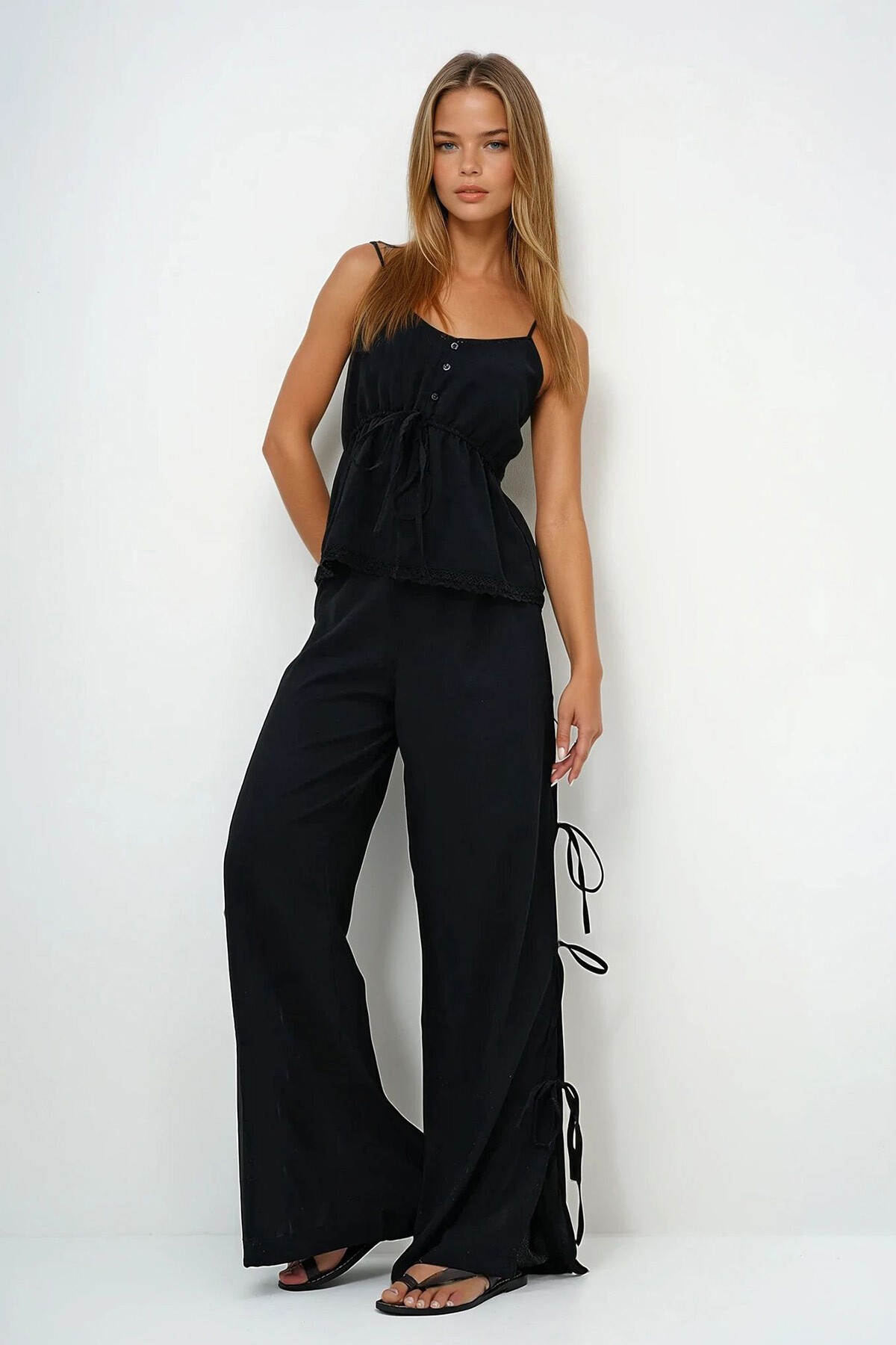 Siyah Ayarlanabilir Askılı Dantel Ve Bağlama Detaylı Dokuma Bluz Ve Pantolon Takım