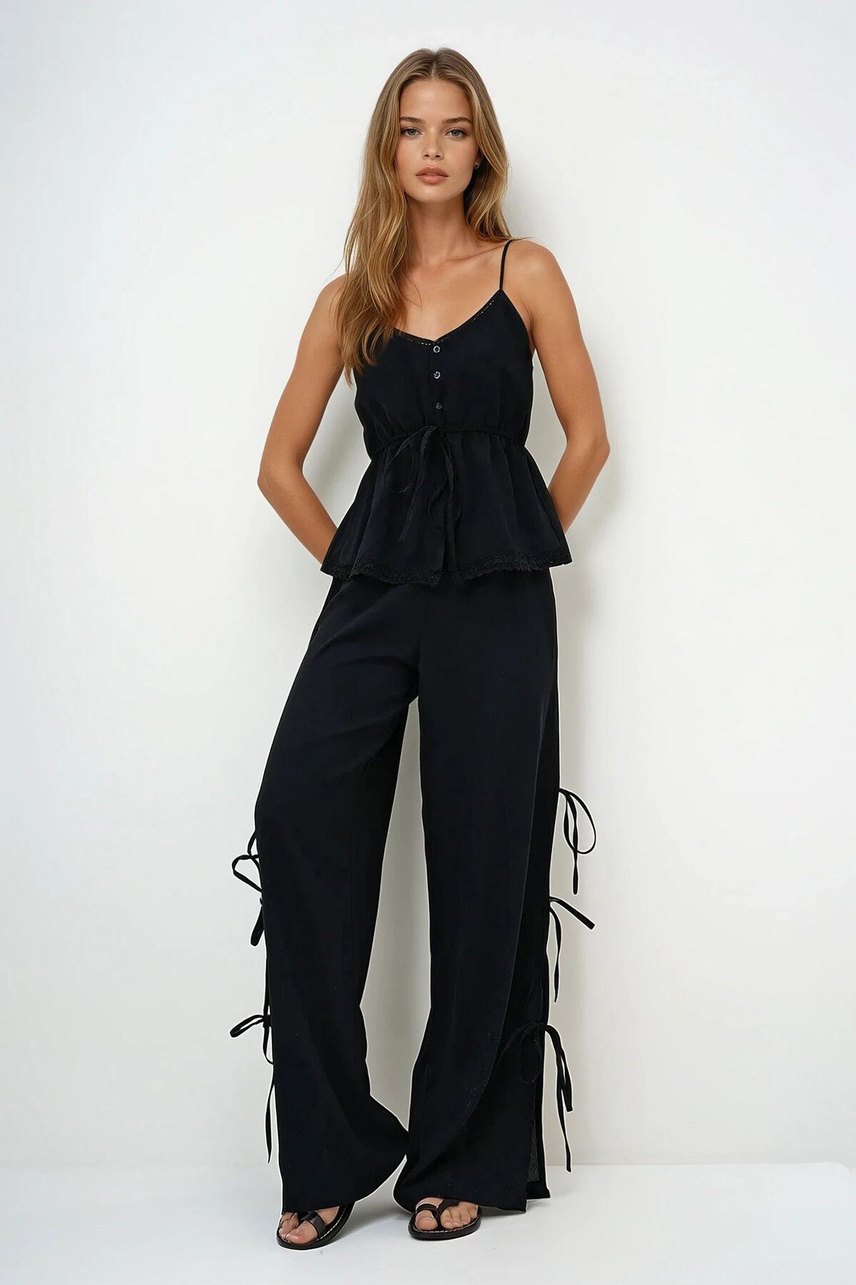 Siyah Ayarlanabilir Askılı Dantel Ve Bağlama Detaylı Dokuma Bluz Ve Pantolon Takım