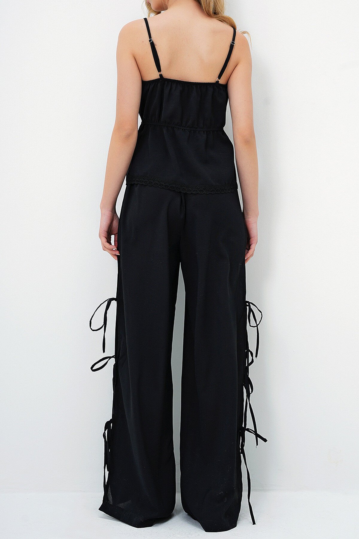 Siyah Ayarlanabilir Askılı Dantel Ve Bağlama Detaylı Dokuma Bluz Ve Pantolon Takım