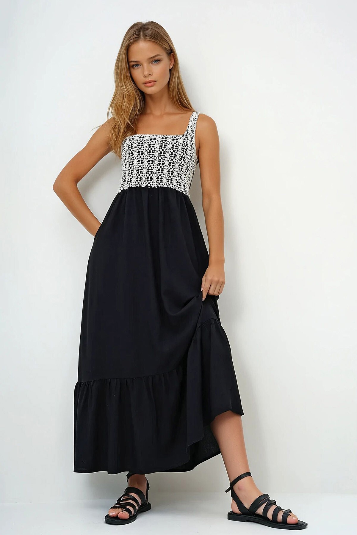 Siyah Ayarlanabilir Askılı Kare Yaka  Güpür Detaylı  Eteği Volanlı Yazlık Elbise